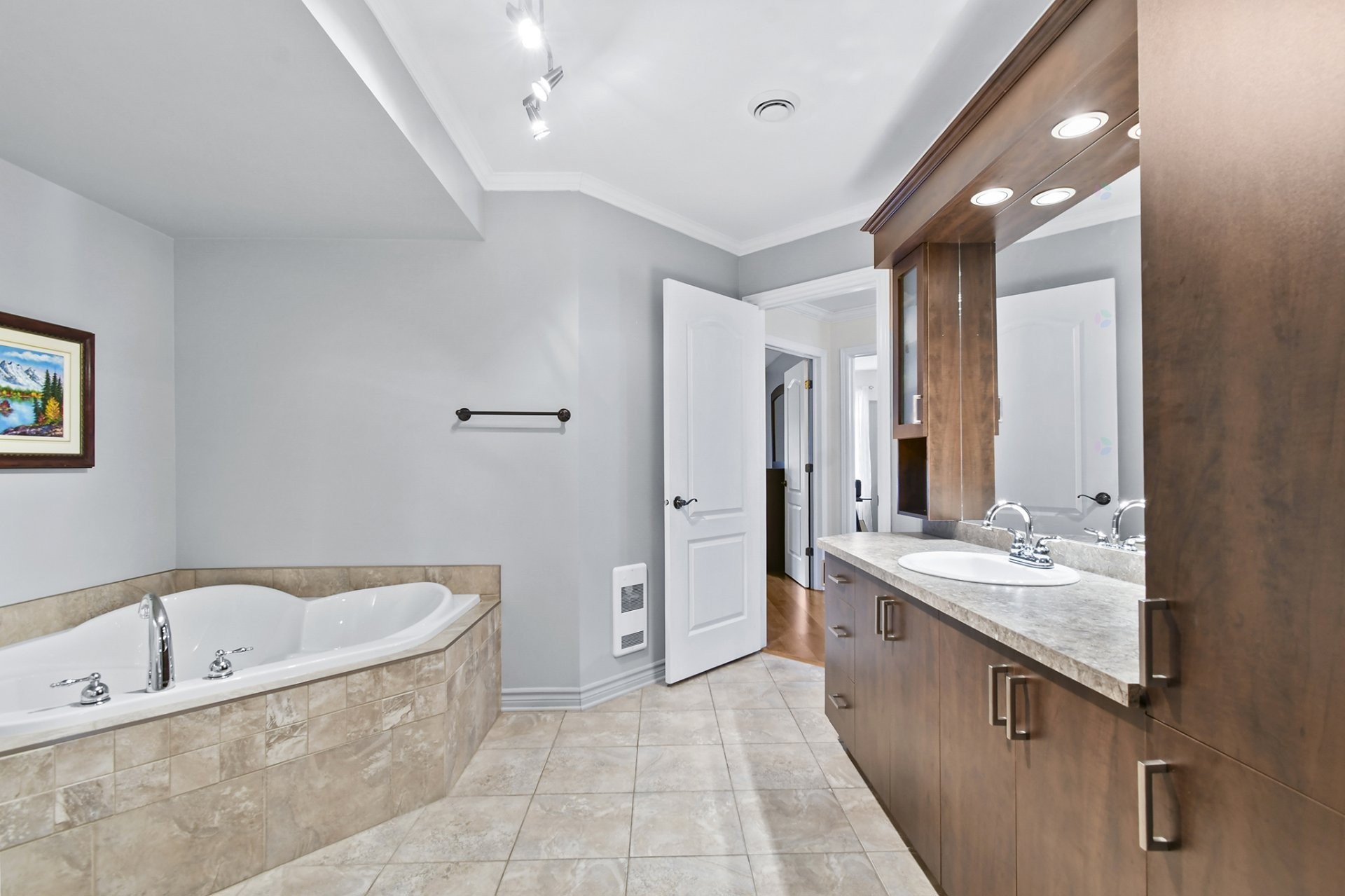 









50


37e Avenue E.

, 102,
Blainville,




QC
J7C5Z5

