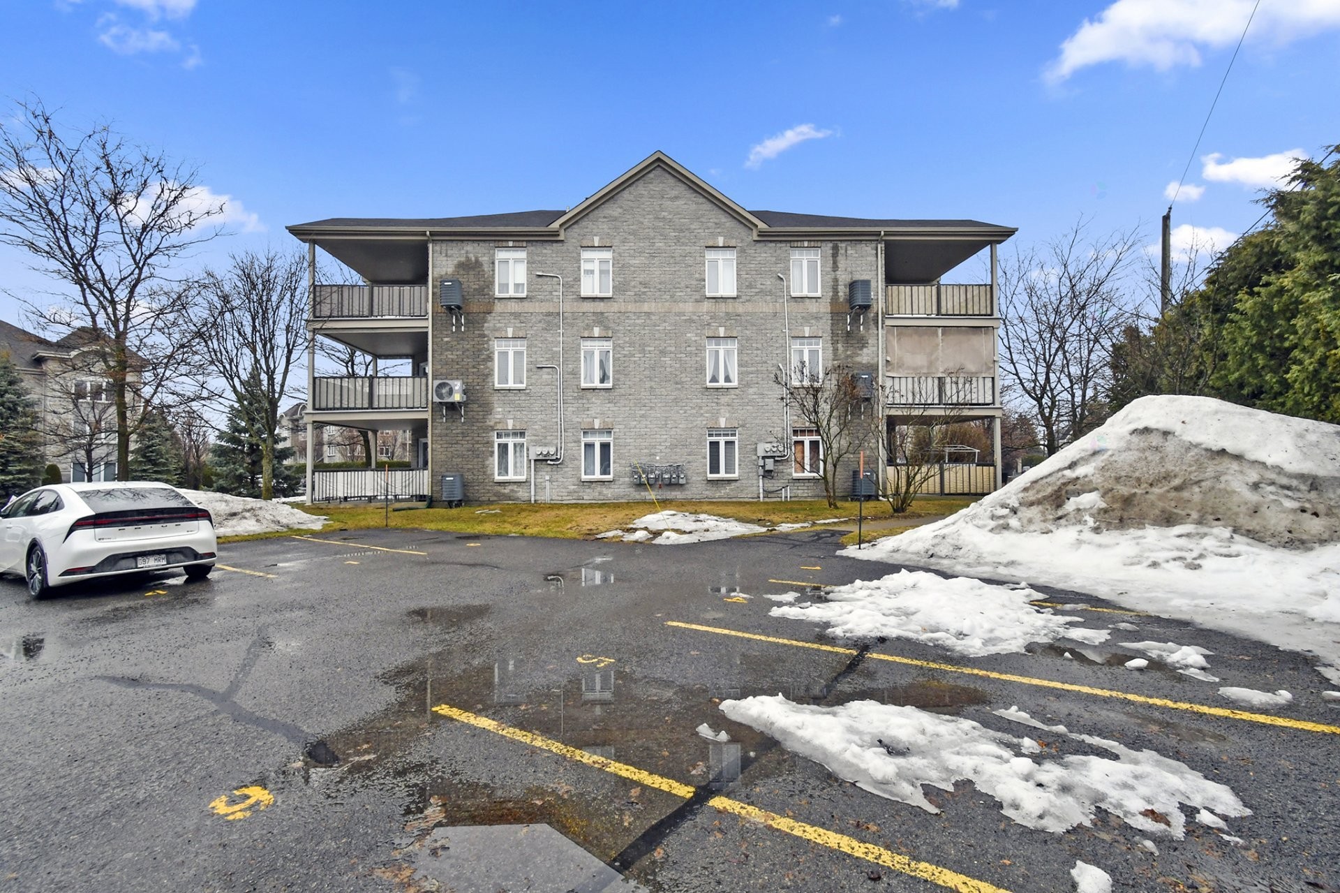









50


37e Avenue E.

, 102,
Blainville,




QC
J7C5Z5

