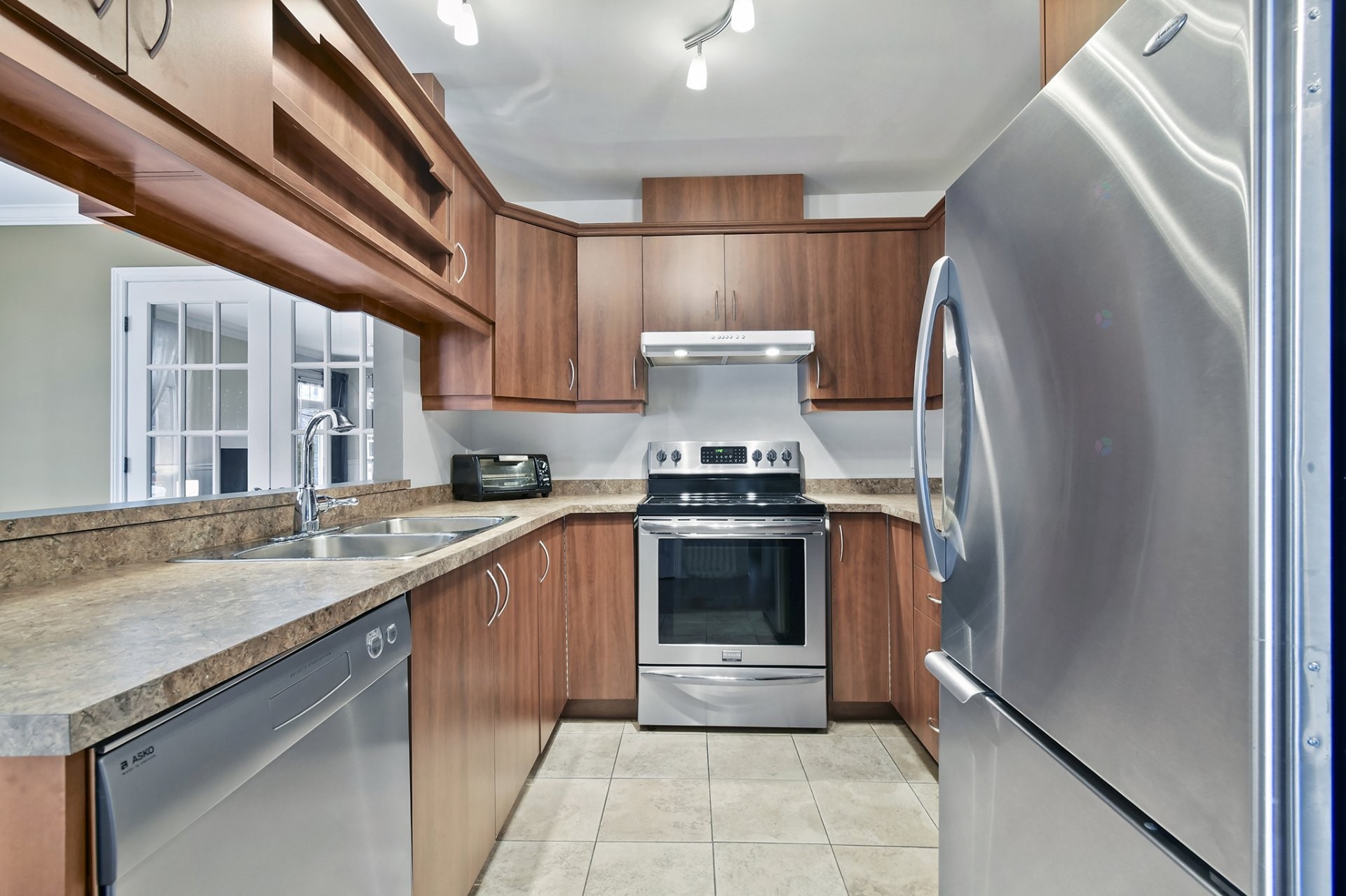 









50


37e Avenue E.

, 102,
Blainville,




QC
J7C5Z5

