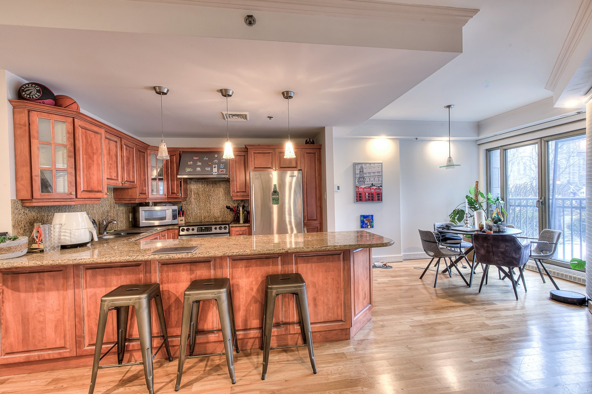 









1700


Boul. René-Lévesque O.

, 104,
Montréal (Ville-Marie),




QC
H3H2V1

