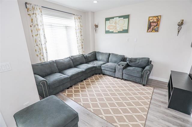 









44


Larry Vickar

DR,
Winnipeg,




MB
R3W 0K5

