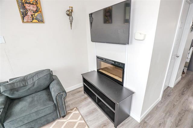 









44


Larry Vickar

DR,
Winnipeg,




MB
R3W 0K5

