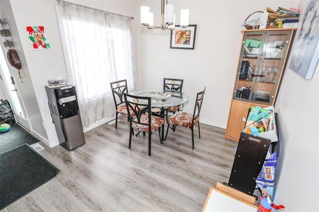 









44


Larry Vickar

DR,
Winnipeg,




MB
R3W 0K5

