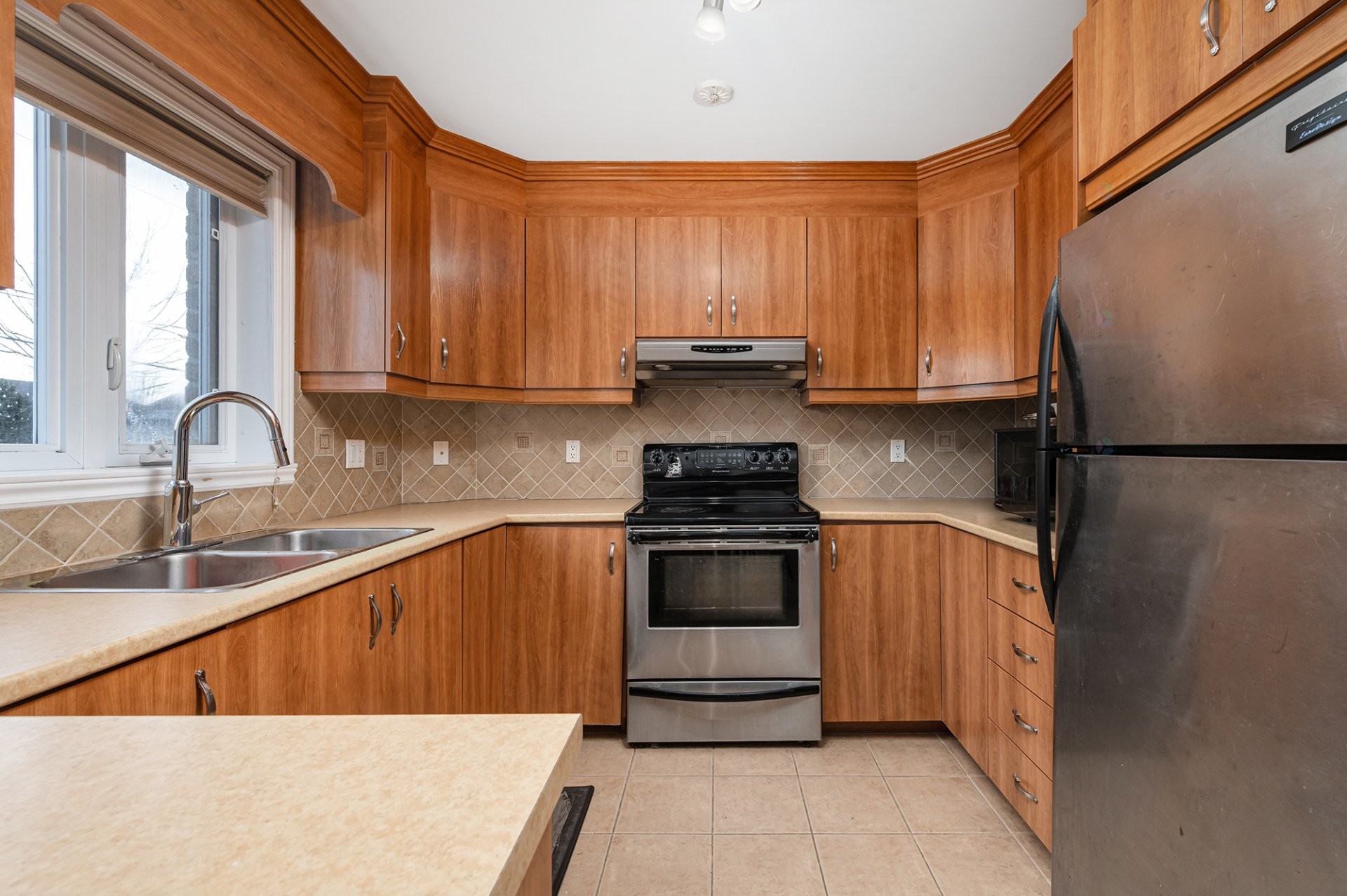 









7440


Rue des Perce-Neige

,
Longueuil (Saint-Hubert),




QC
J3Y0A3

