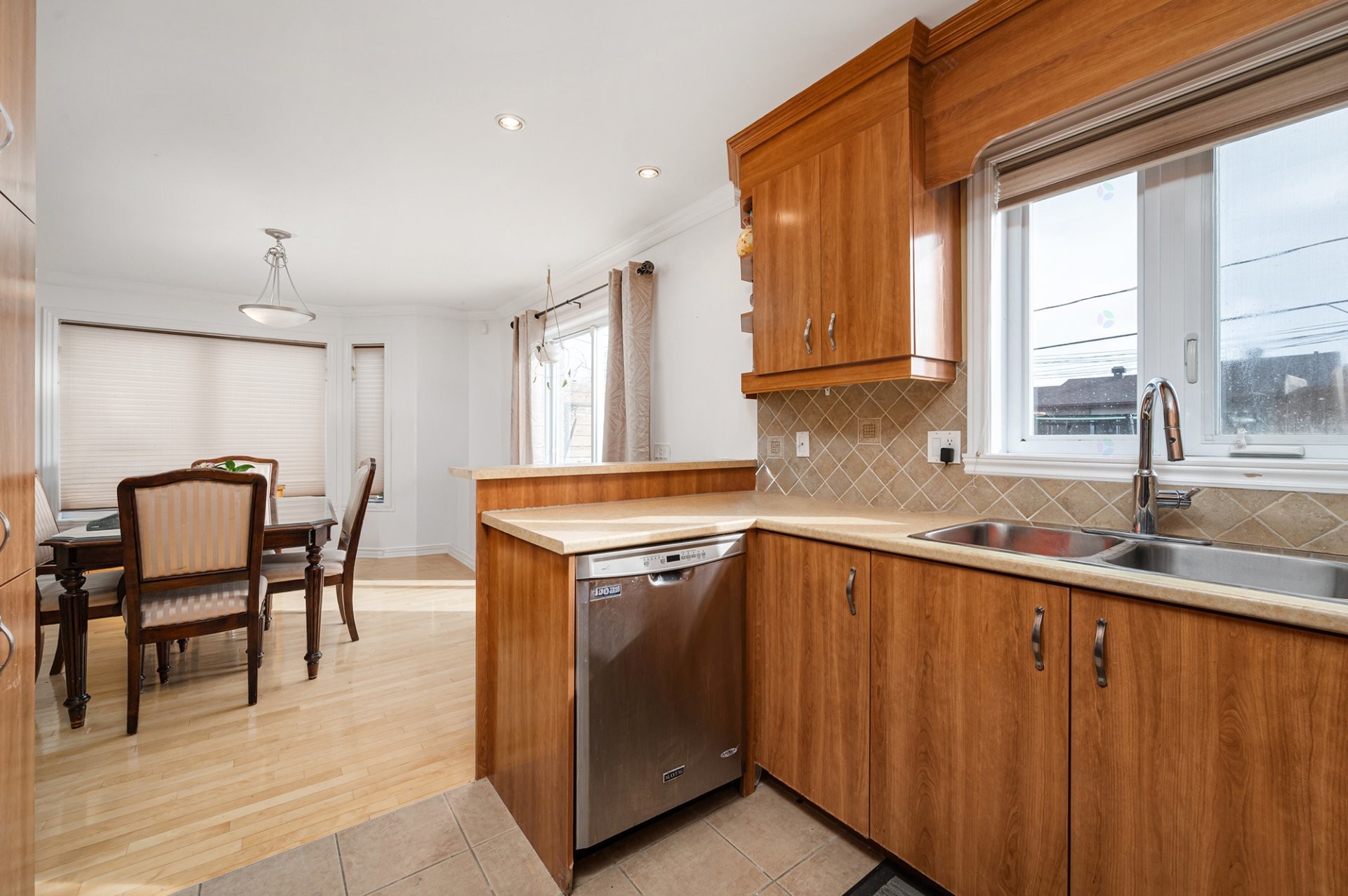 









7440


Rue des Perce-Neige

,
Longueuil (Saint-Hubert),




QC
J3Y0A3

