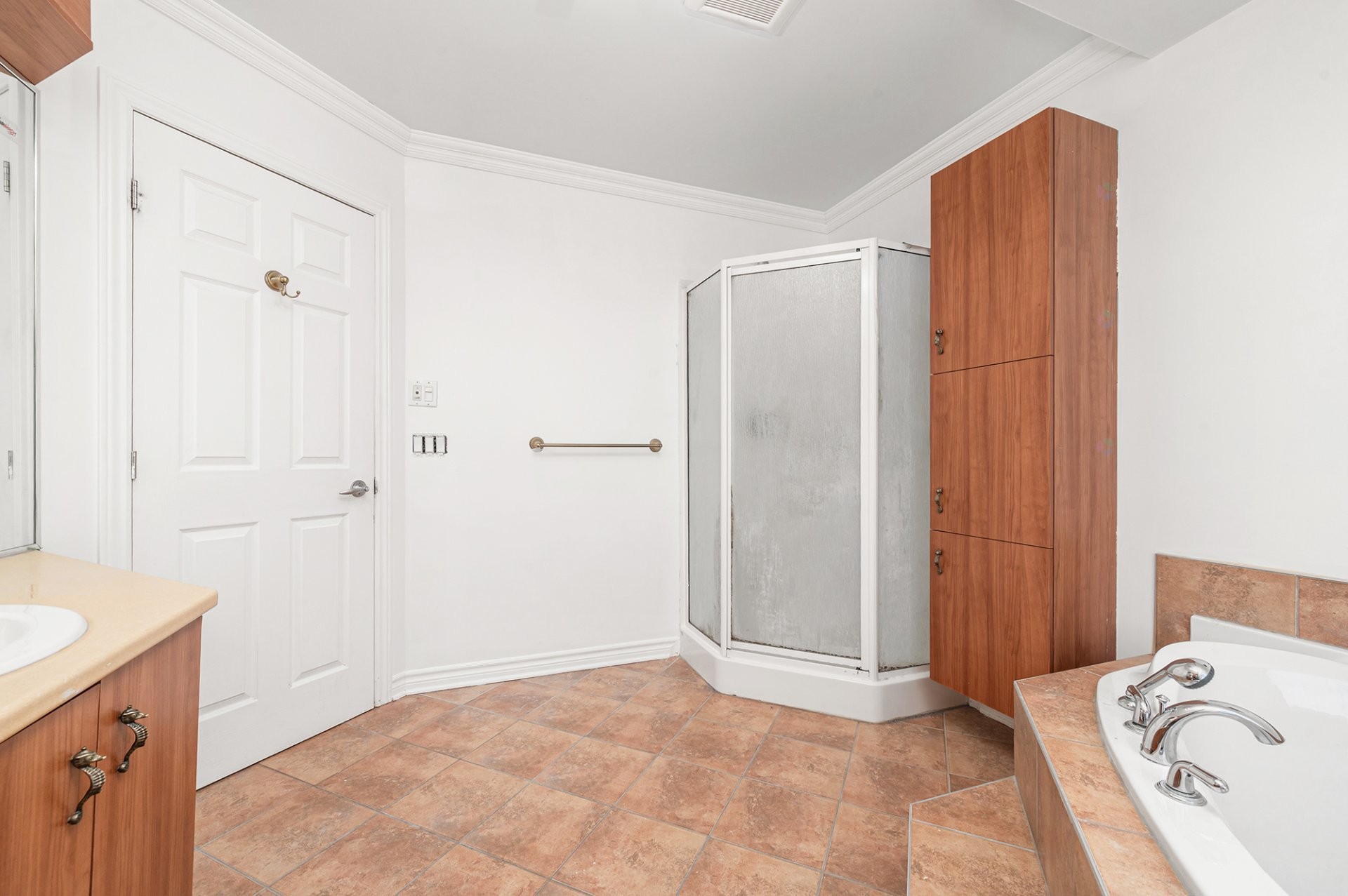 









7440


Rue des Perce-Neige

,
Longueuil (Saint-Hubert),




QC
J3Y0A3

