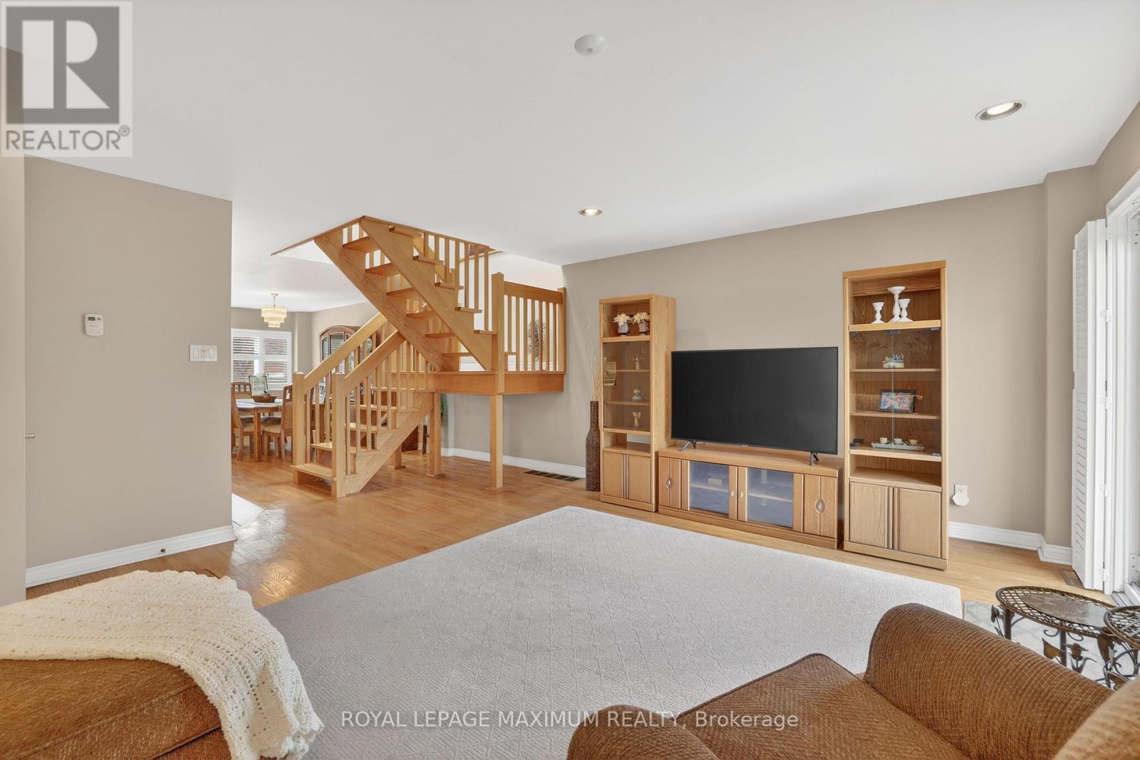 












163 DURANT AVENUE

,
Toronto,




Ontario
M4J4W4

