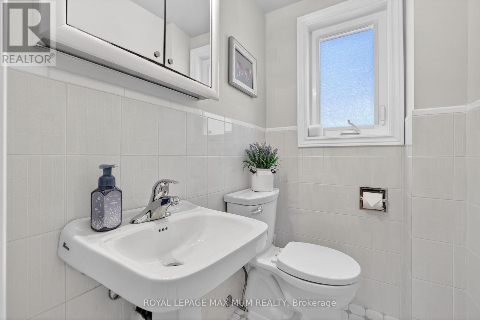 












163 DURANT AVENUE

,
Toronto,




Ontario
M4J4W4

