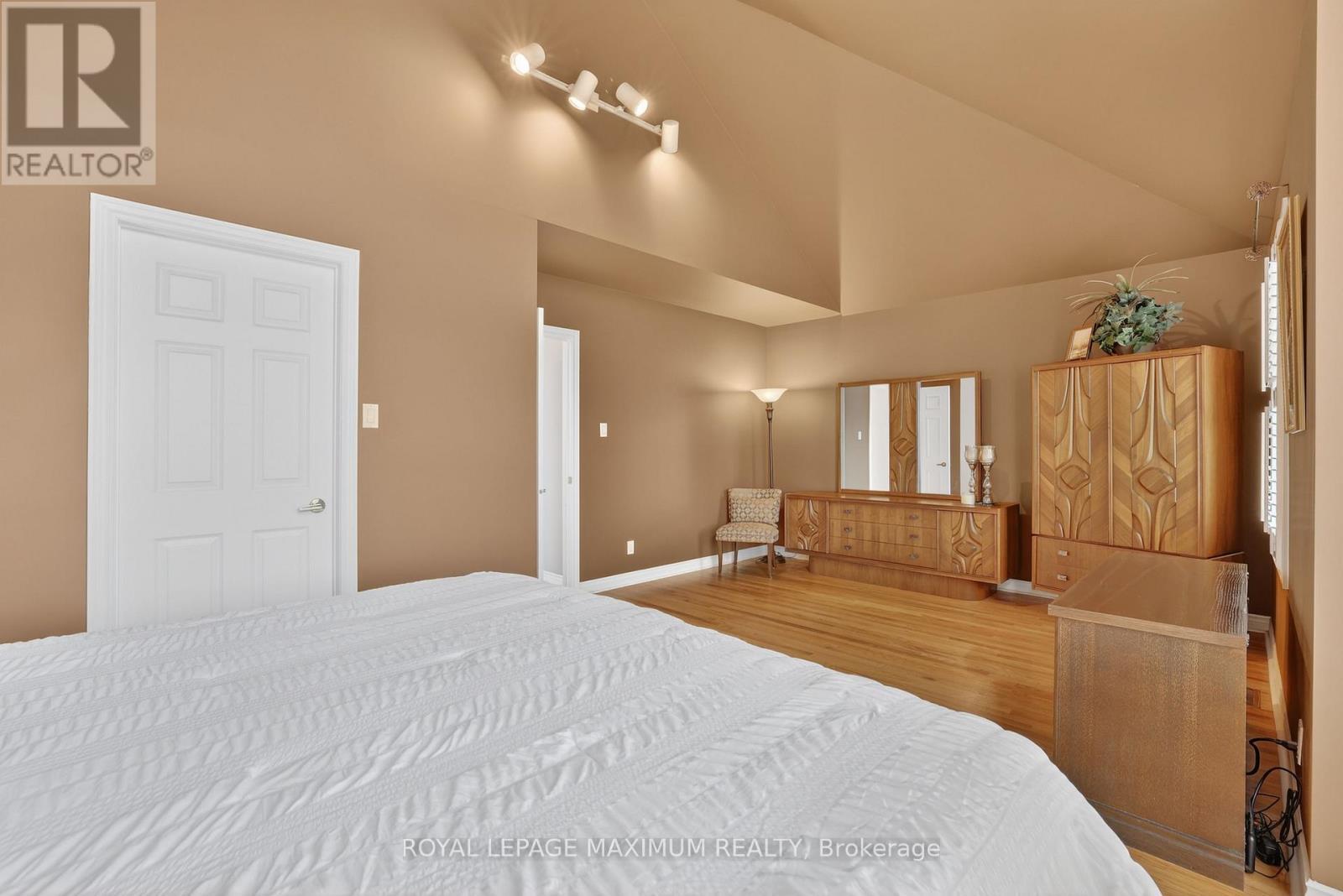 












163 DURANT AVENUE

,
Toronto,




Ontario
M4J4W4

