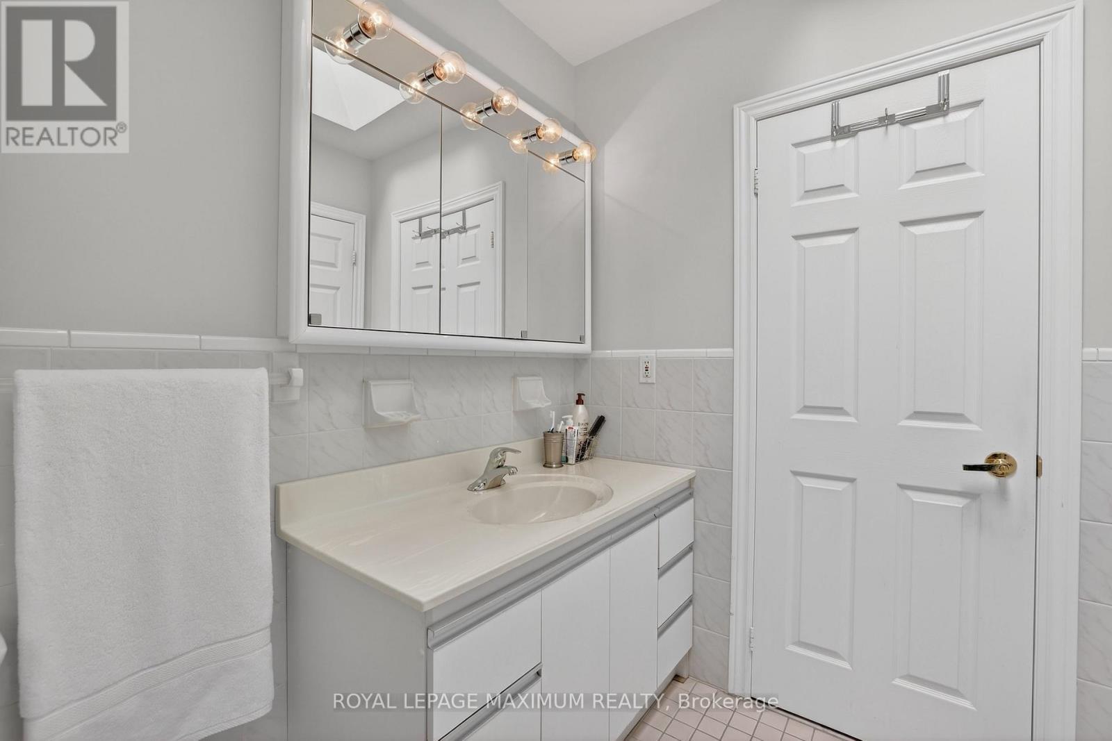 












163 DURANT AVENUE

,
Toronto,




Ontario
M4J4W4

