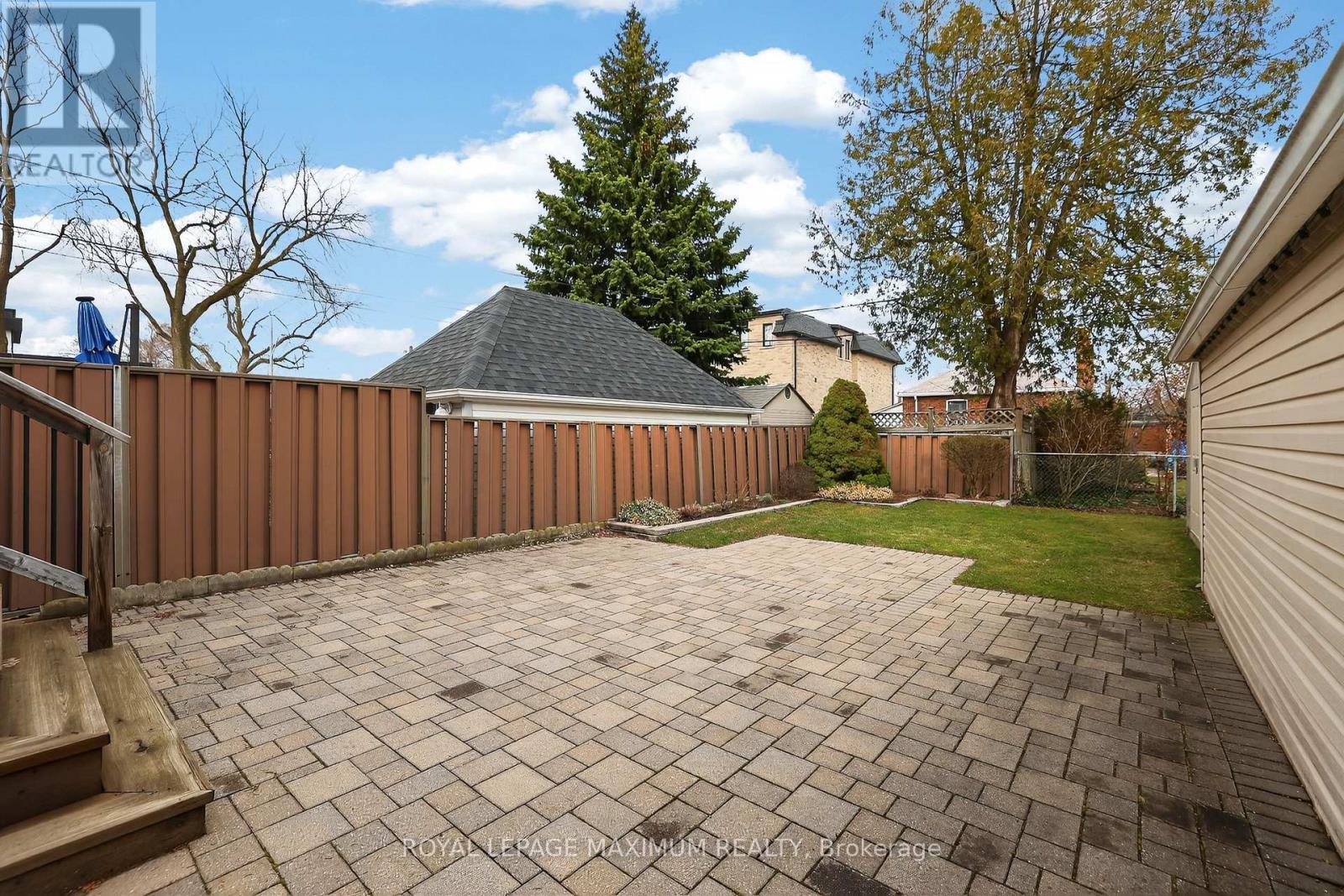 












163 DURANT AVENUE

,
Toronto,




Ontario
M4J4W4

