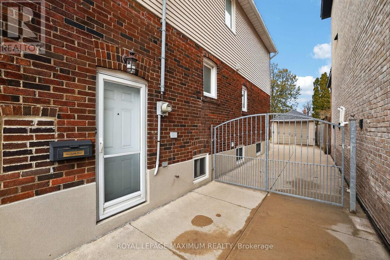 












163 DURANT AVENUE

,
Toronto,




Ontario
M4J4W4

