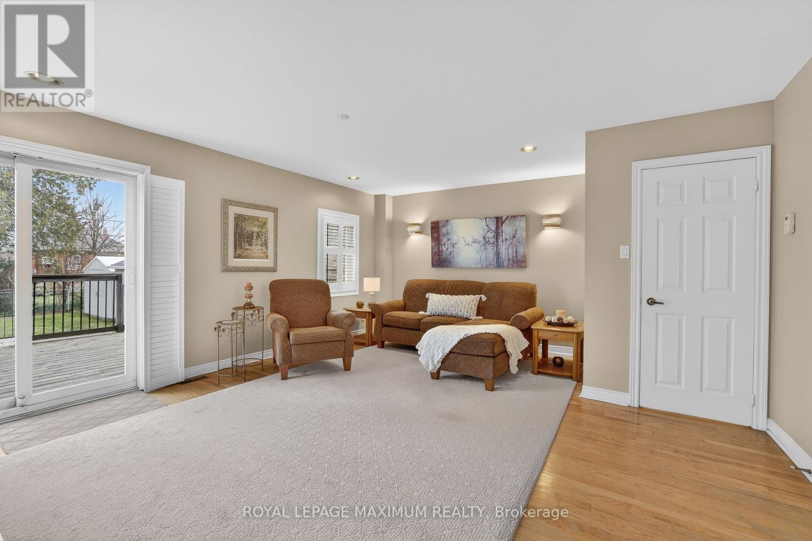 












163 DURANT AVENUE

,
Toronto,




Ontario
M4J4W4

