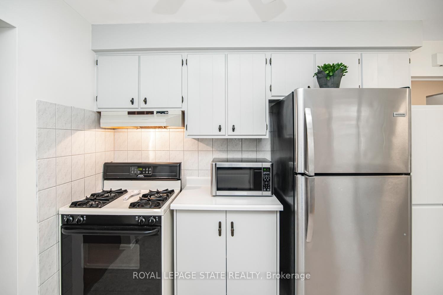 









138


Greeningdon

Drive,
Hamilton,




ON
L9A 3A9

