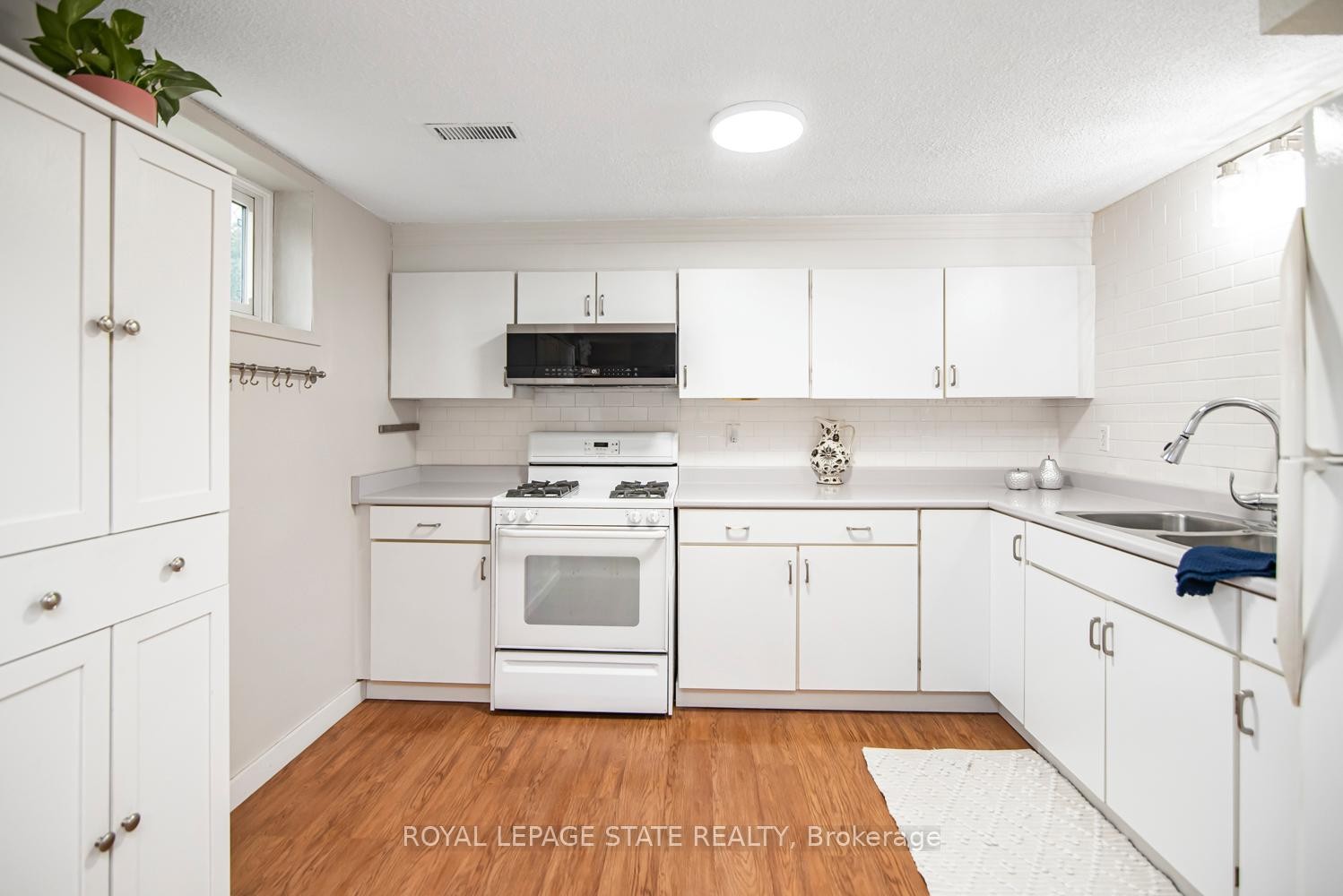 









138


Greeningdon

Drive,
Hamilton,




ON
L9A 3A9

