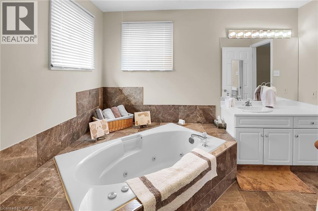 












5134 OAKWOOD Avenue

,
Beamsville,




Ontario
L0R1B8


