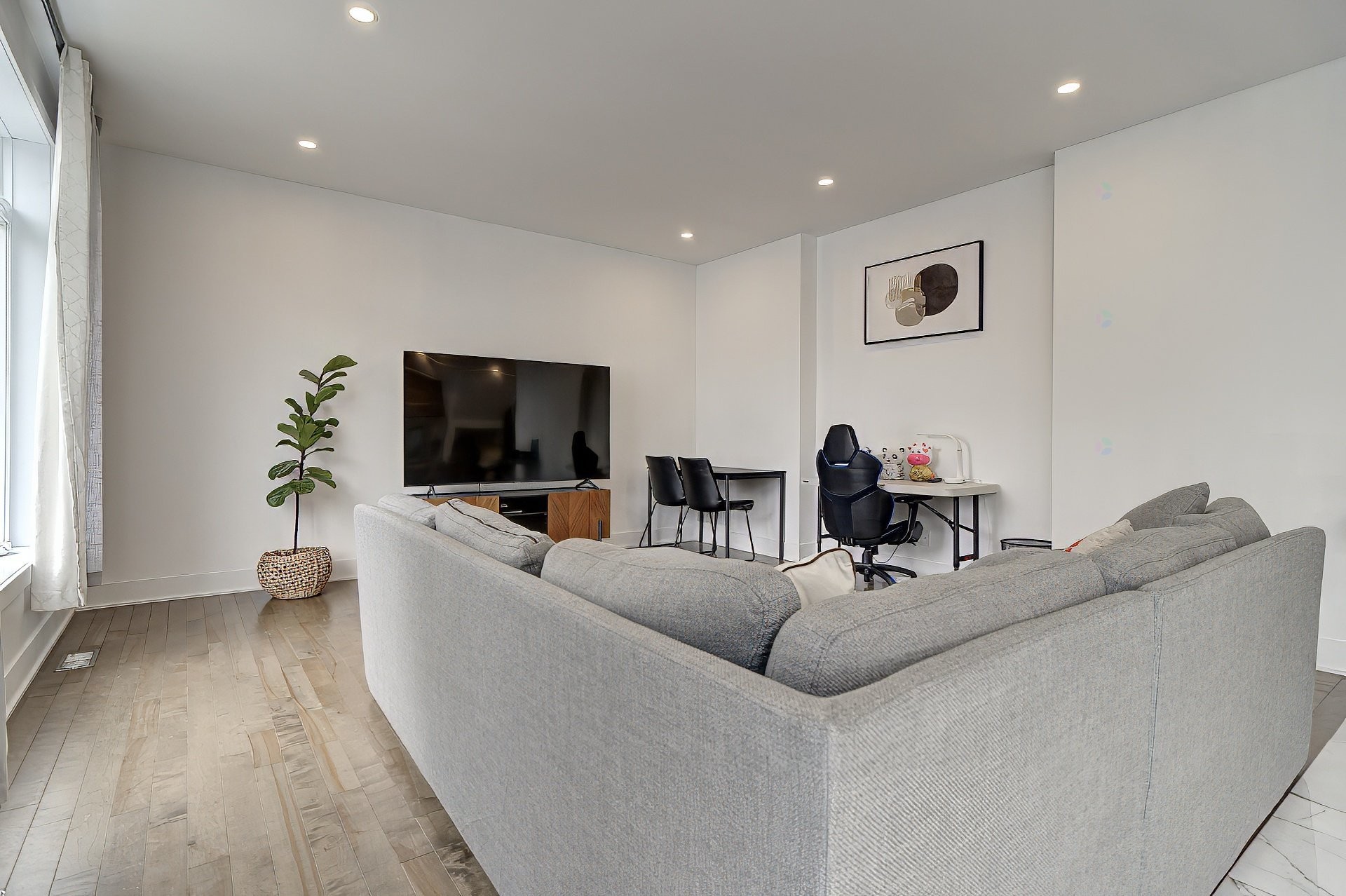 









5673


Rue Alexandre

,
Brossard,




QC
J4Z1N8

