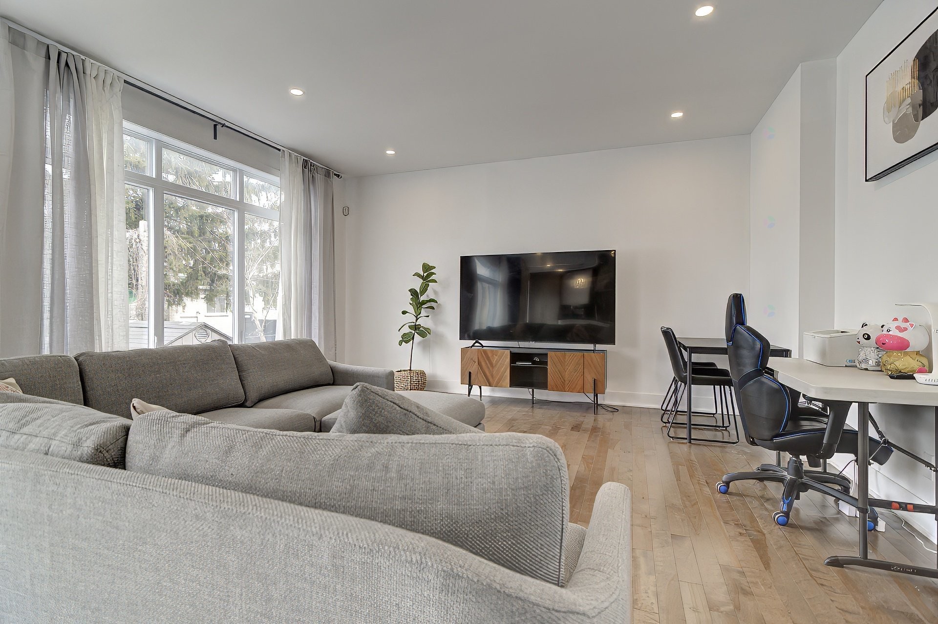 









5673


Rue Alexandre

,
Brossard,




QC
J4Z1N8

