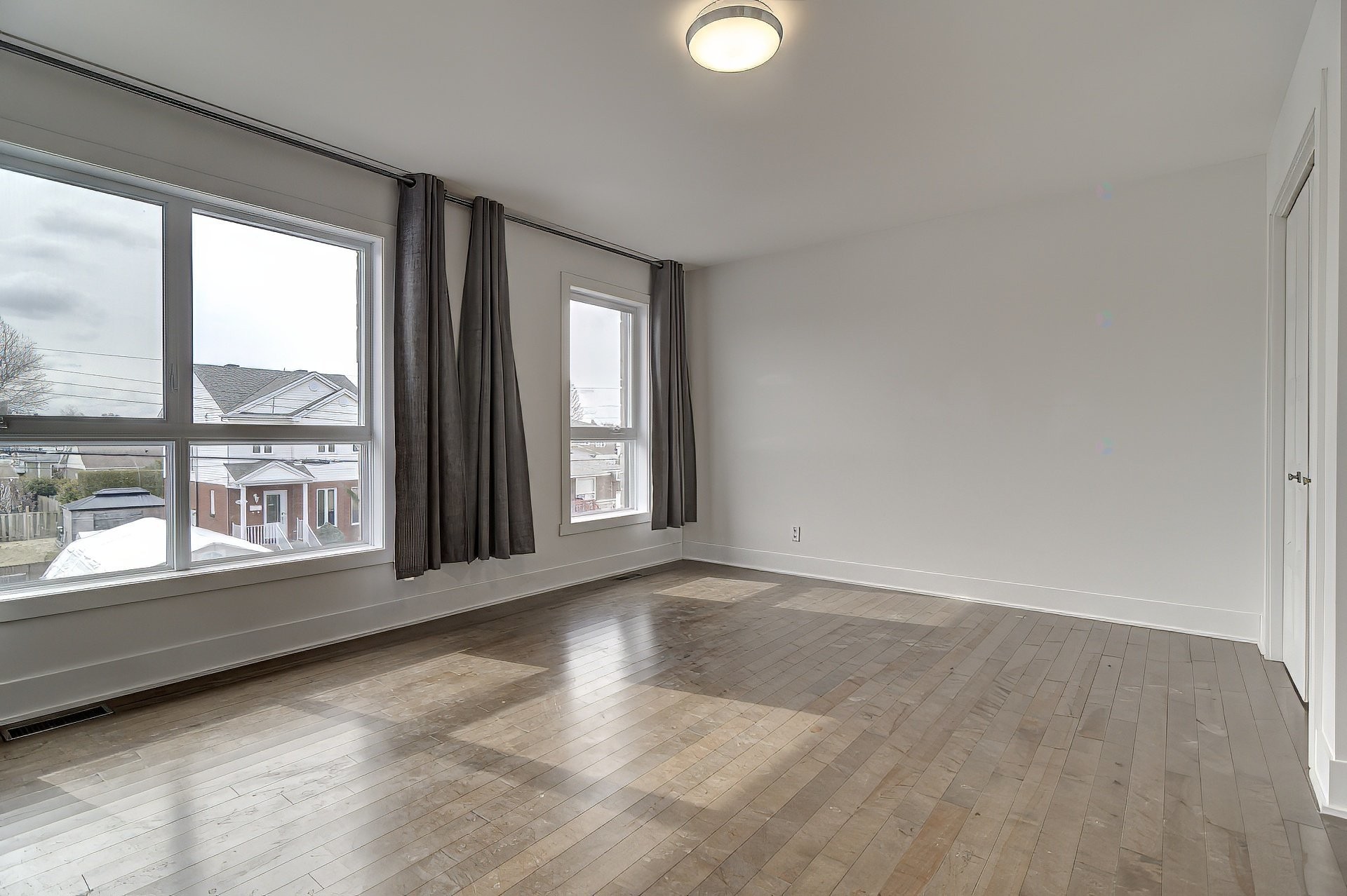 









5673


Rue Alexandre

,
Brossard,




QC
J4Z1N8

