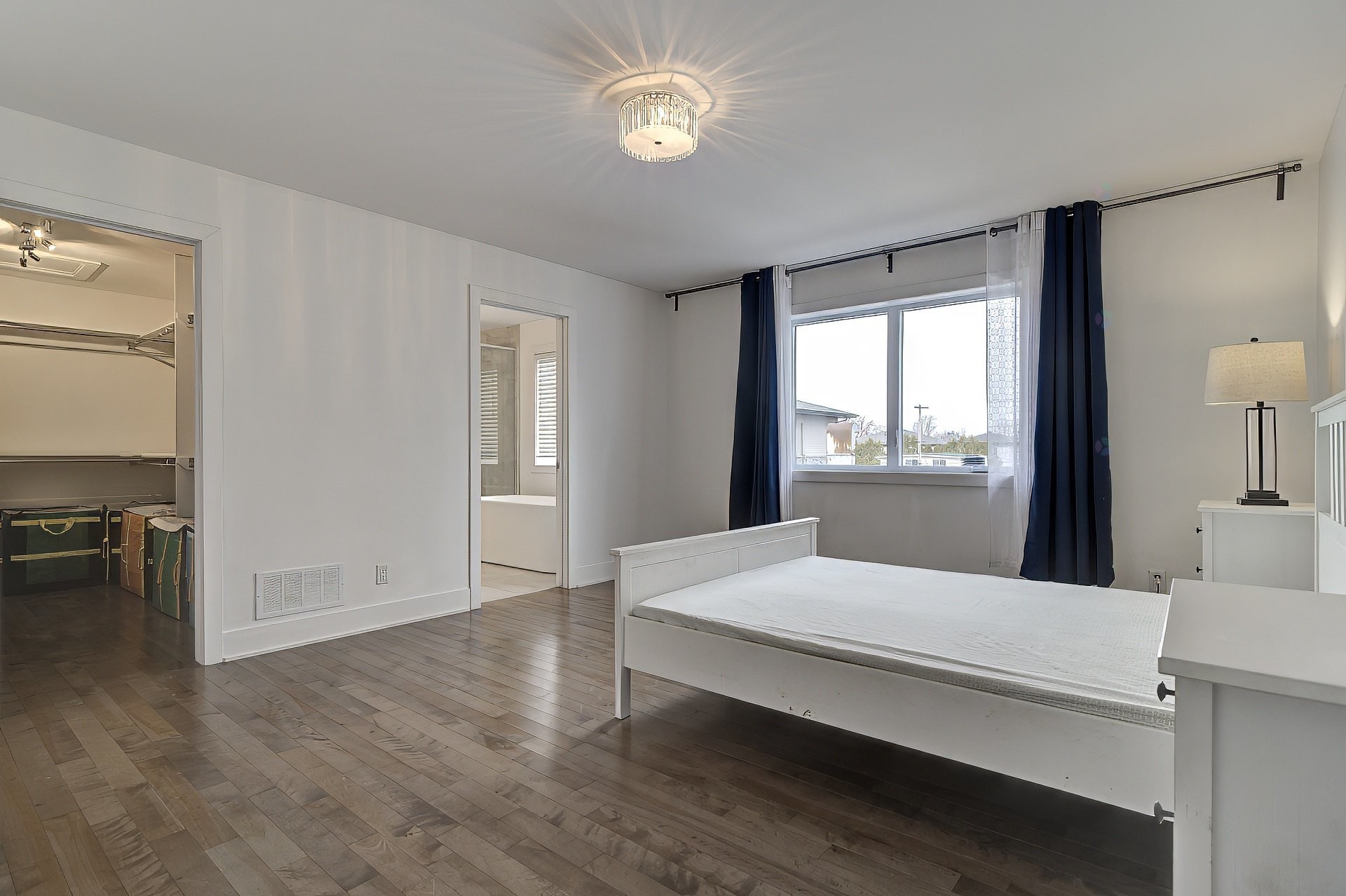 









5673


Rue Alexandre

,
Brossard,




QC
J4Z1N8

