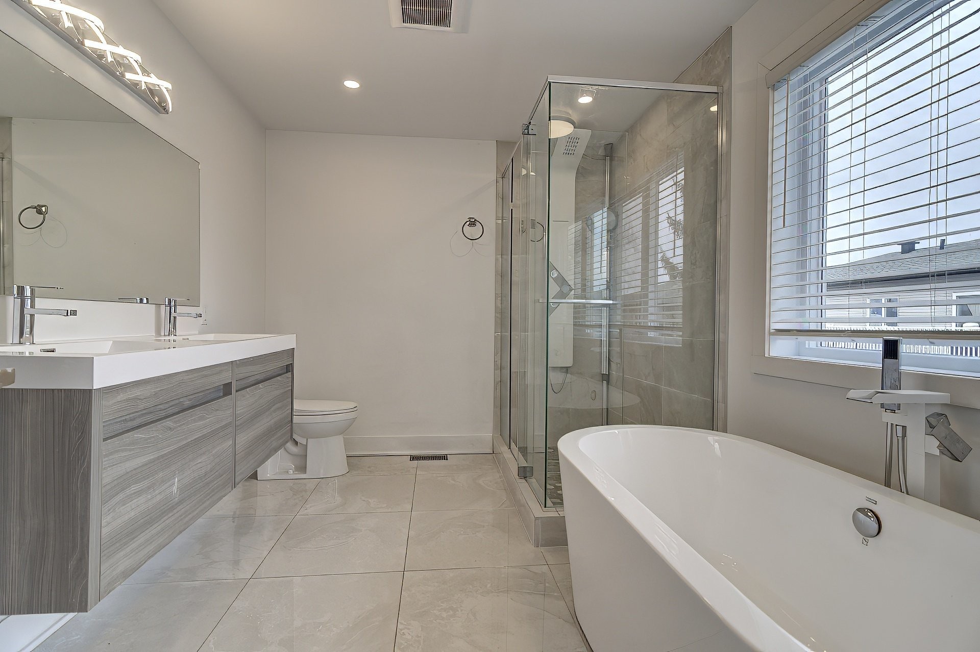 









5673


Rue Alexandre

,
Brossard,




QC
J4Z1N8

