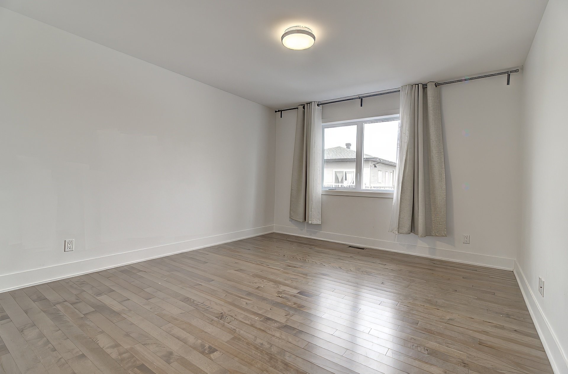 









5673


Rue Alexandre

,
Brossard,




QC
J4Z1N8

