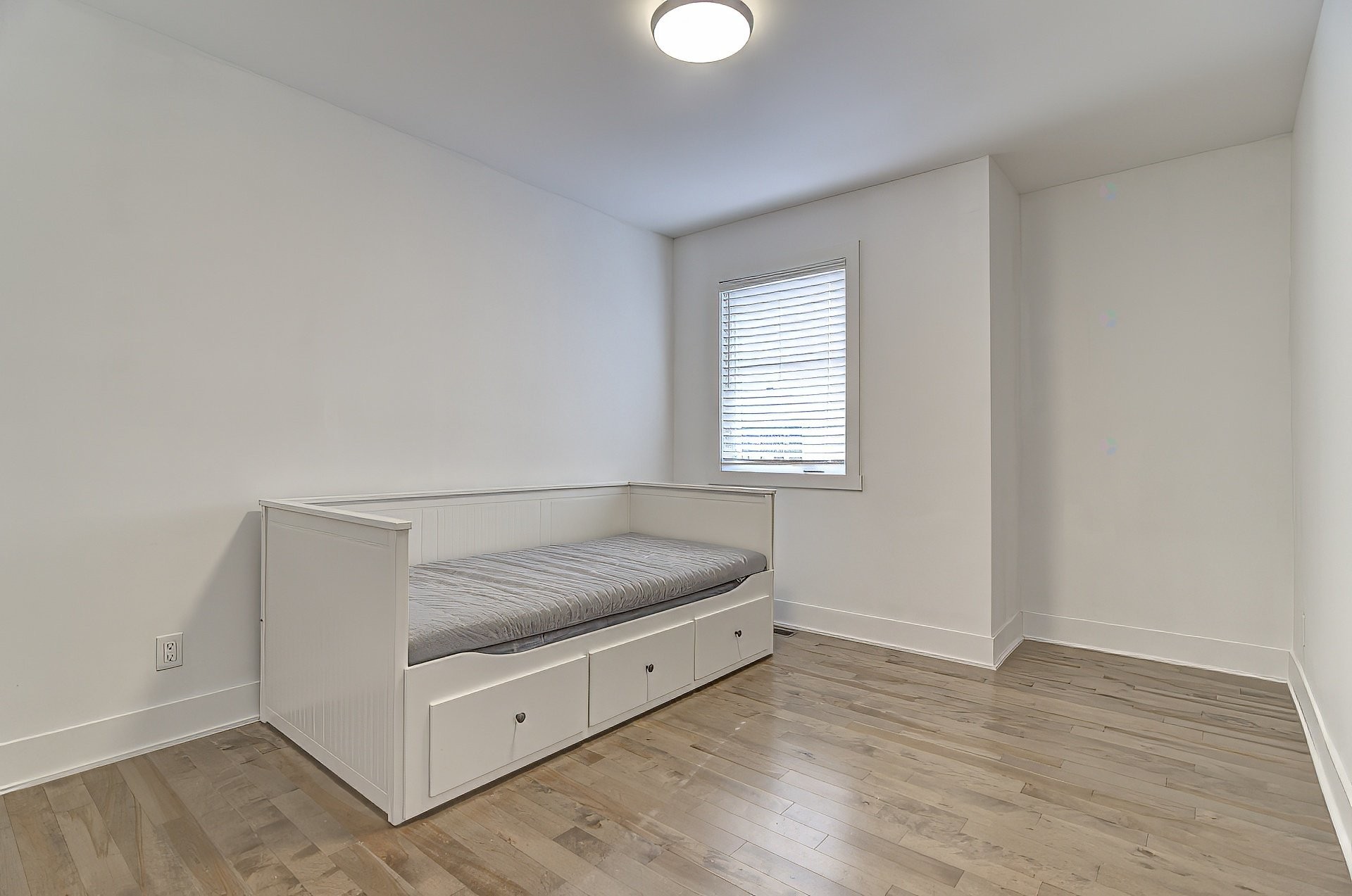 









5673


Rue Alexandre

,
Brossard,




QC
J4Z1N8

