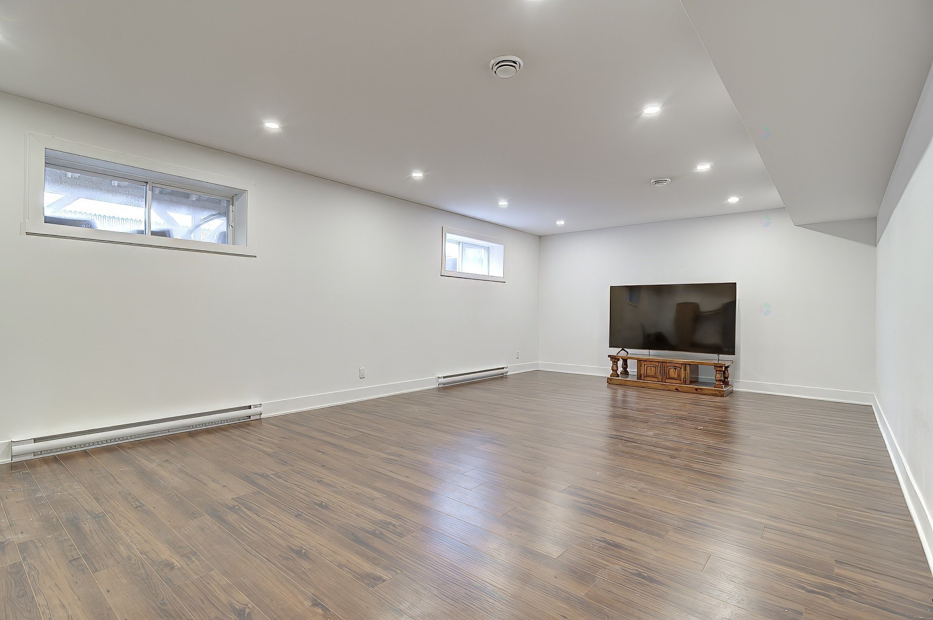 









5673


Rue Alexandre

,
Brossard,




QC
J4Z1N8

