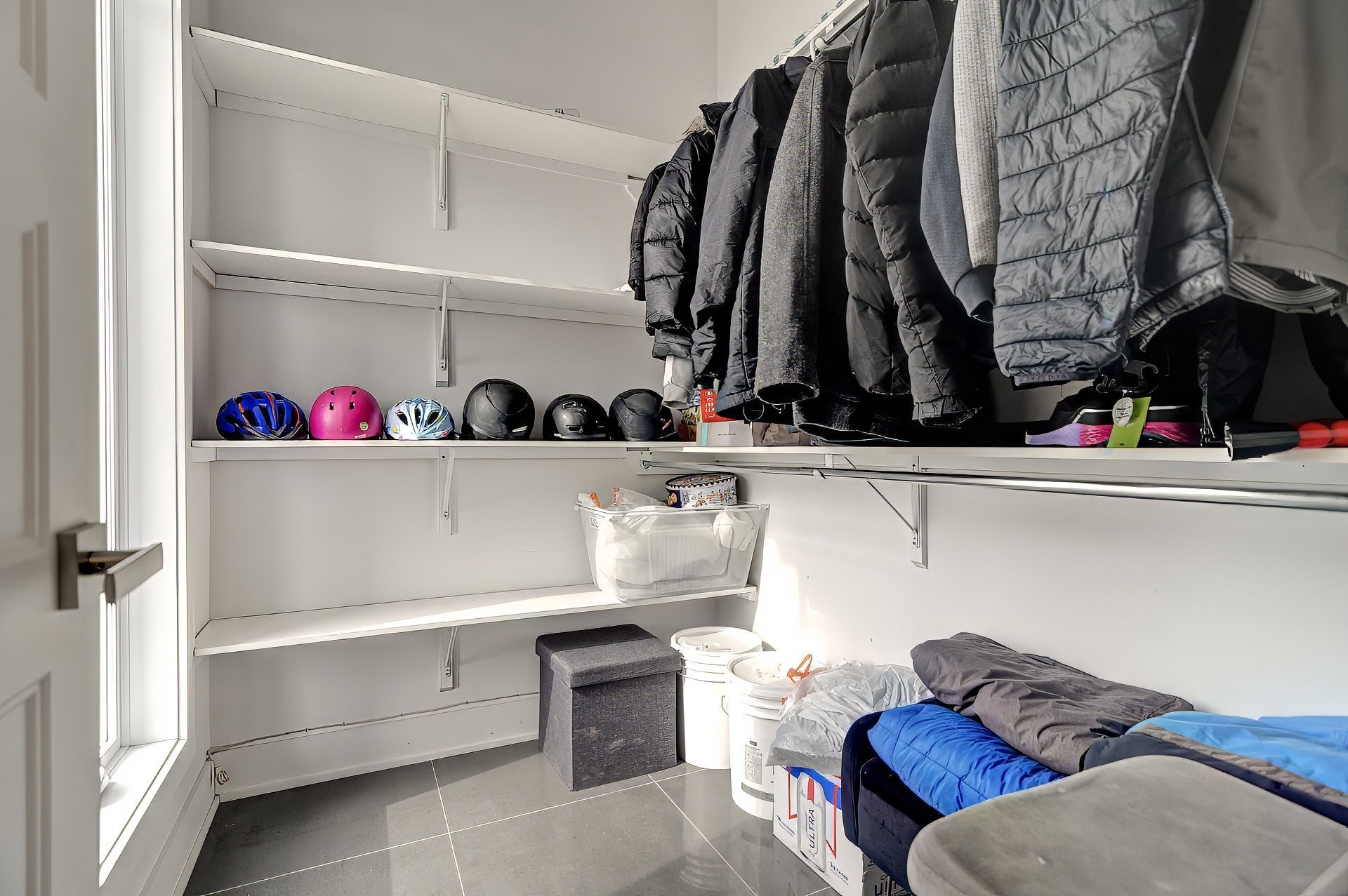 









5673


Rue Alexandre

,
Brossard,




QC
J4Z1N8

