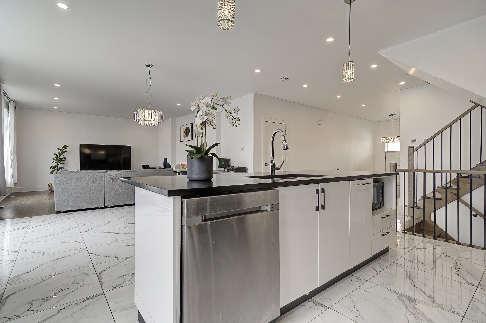 









5673


Rue Alexandre

,
Brossard,




QC
J4Z1N8

