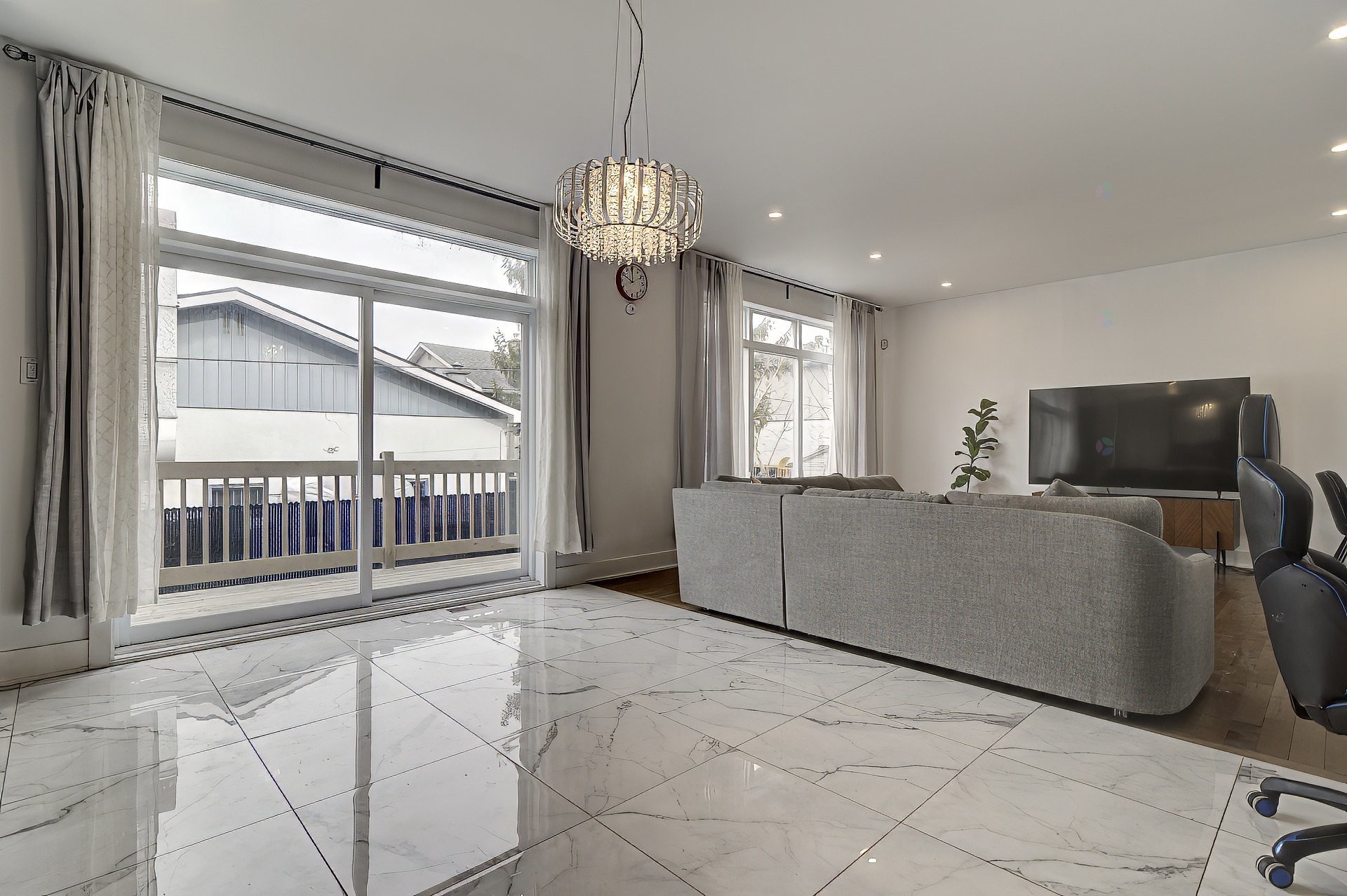 









5673


Rue Alexandre

,
Brossard,




QC
J4Z1N8

