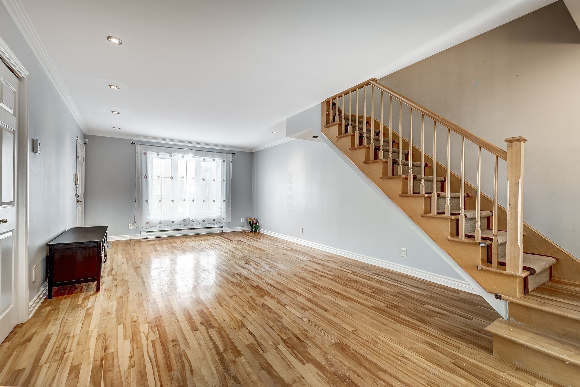 









1738


Boul. Alexis-Nihon

,
Montréal (Saint-Laurent),




QC
H4R2Y4

