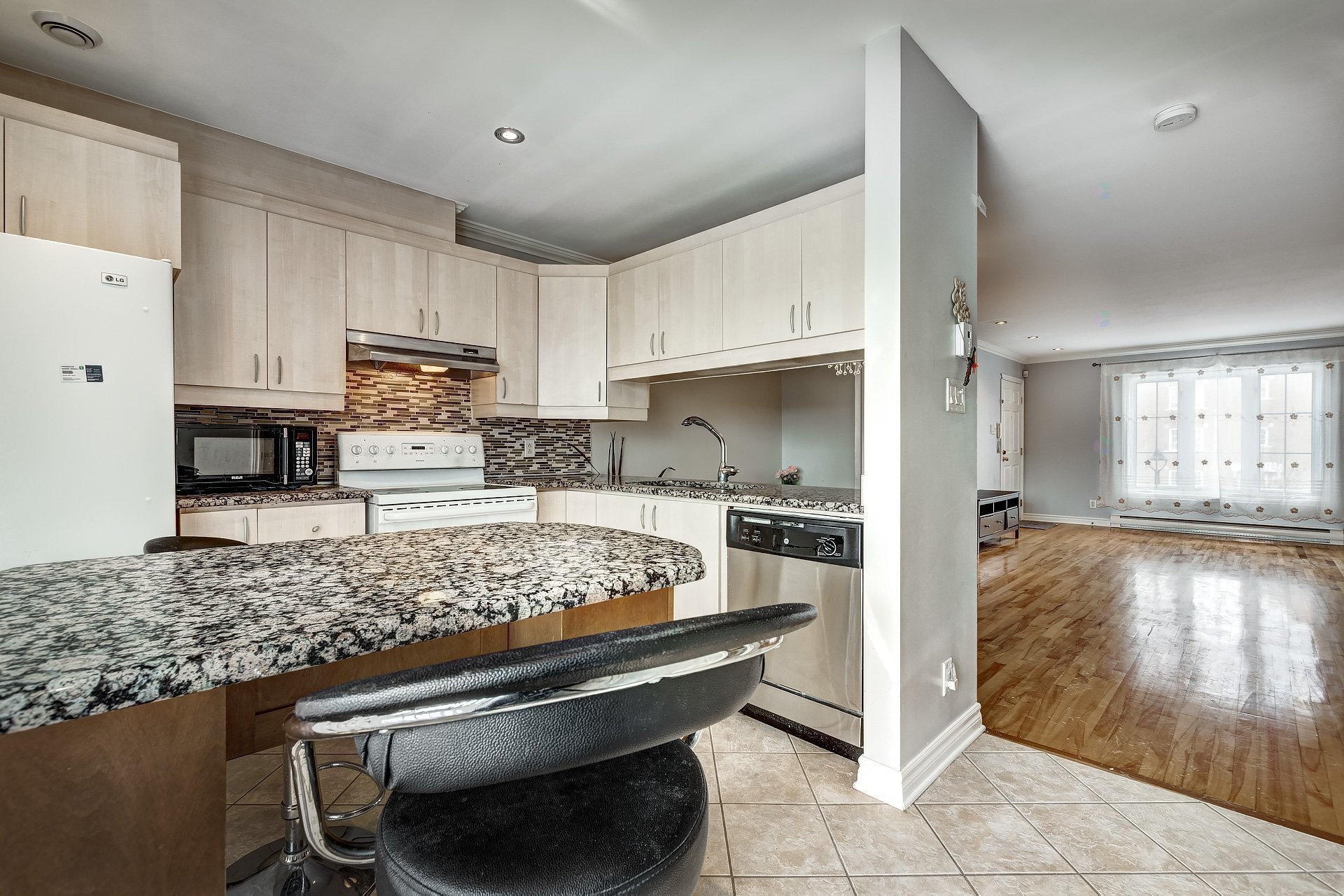 









1738


Boul. Alexis-Nihon

,
Montréal (Saint-Laurent),




QC
H4R2Y4

