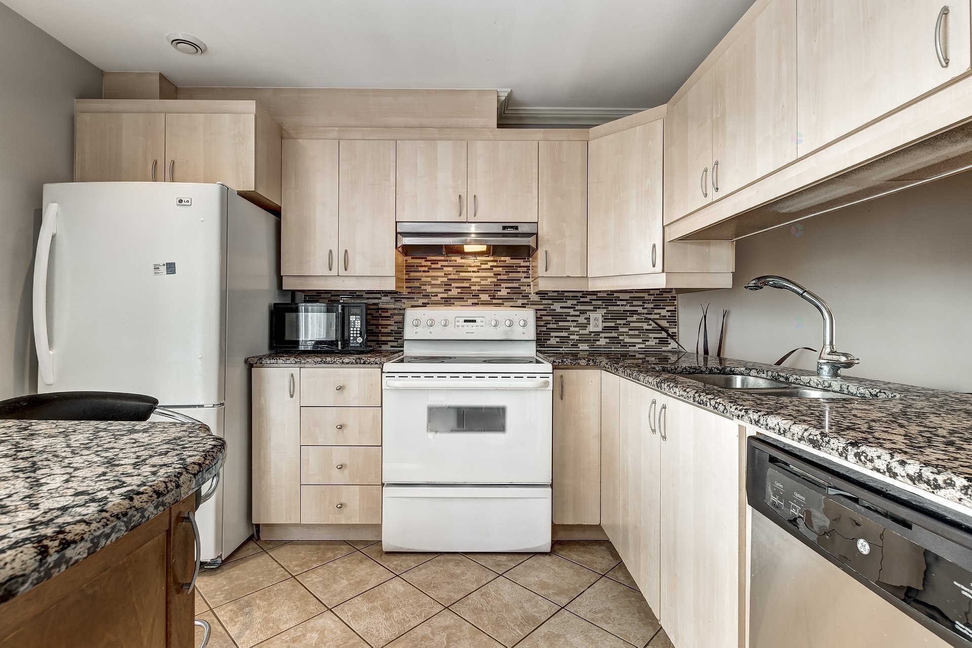 









1738


Boul. Alexis-Nihon

,
Montréal (Saint-Laurent),




QC
H4R2Y4

