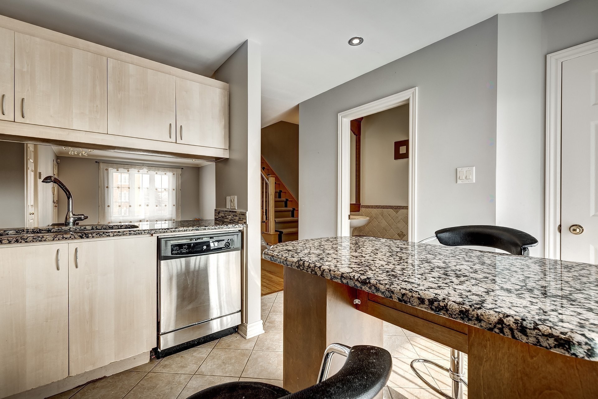 









1738


Boul. Alexis-Nihon

,
Montréal (Saint-Laurent),




QC
H4R2Y4

