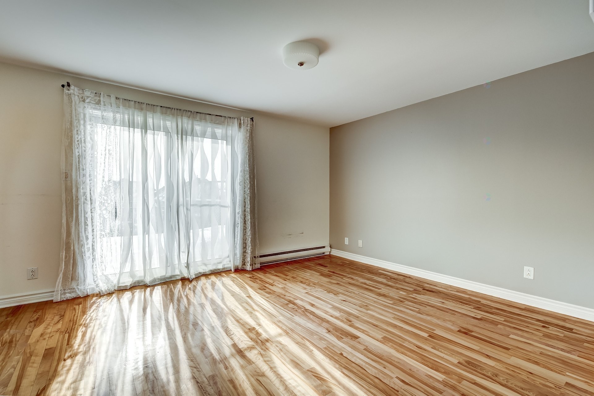 









1738


Boul. Alexis-Nihon

,
Montréal (Saint-Laurent),




QC
H4R2Y4

