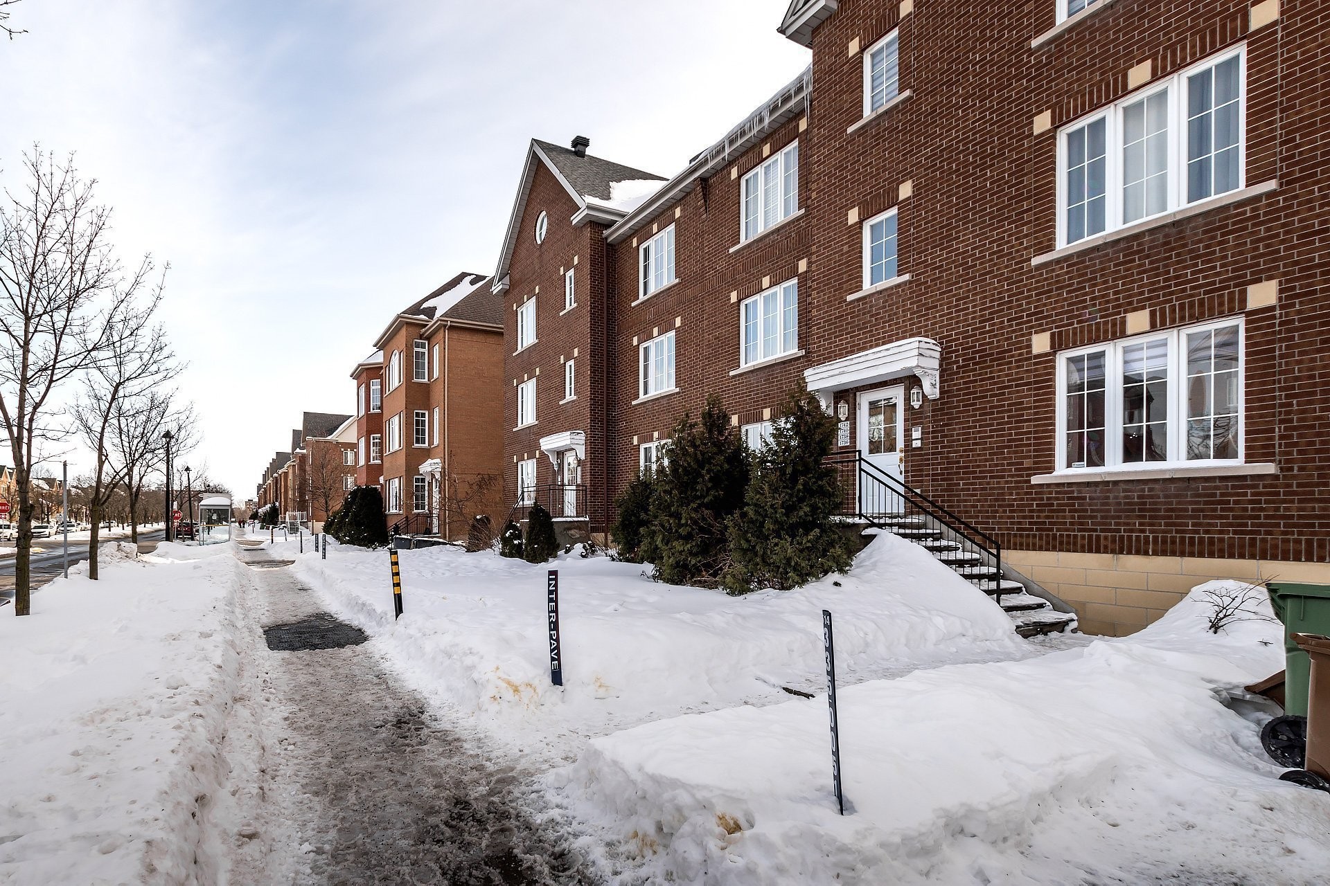 









1738


Boul. Alexis-Nihon

,
Montréal (Saint-Laurent),




QC
H4R2Y4

