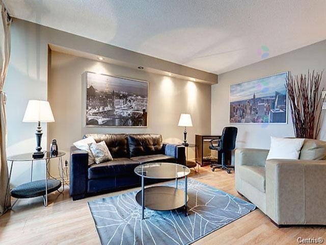 









1077


Rue St-Mathieu

, 764,
Montréal (Ville-Marie),




QC
H3H2S4

