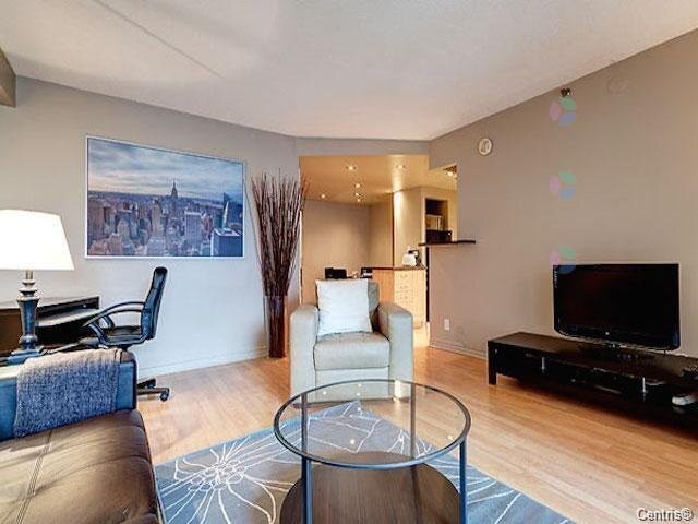 









1077


Rue St-Mathieu

, 764,
Montréal (Ville-Marie),




QC
H3H2S4

