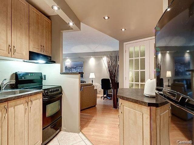 









1077


Rue St-Mathieu

, 764,
Montréal (Ville-Marie),




QC
H3H2S4

