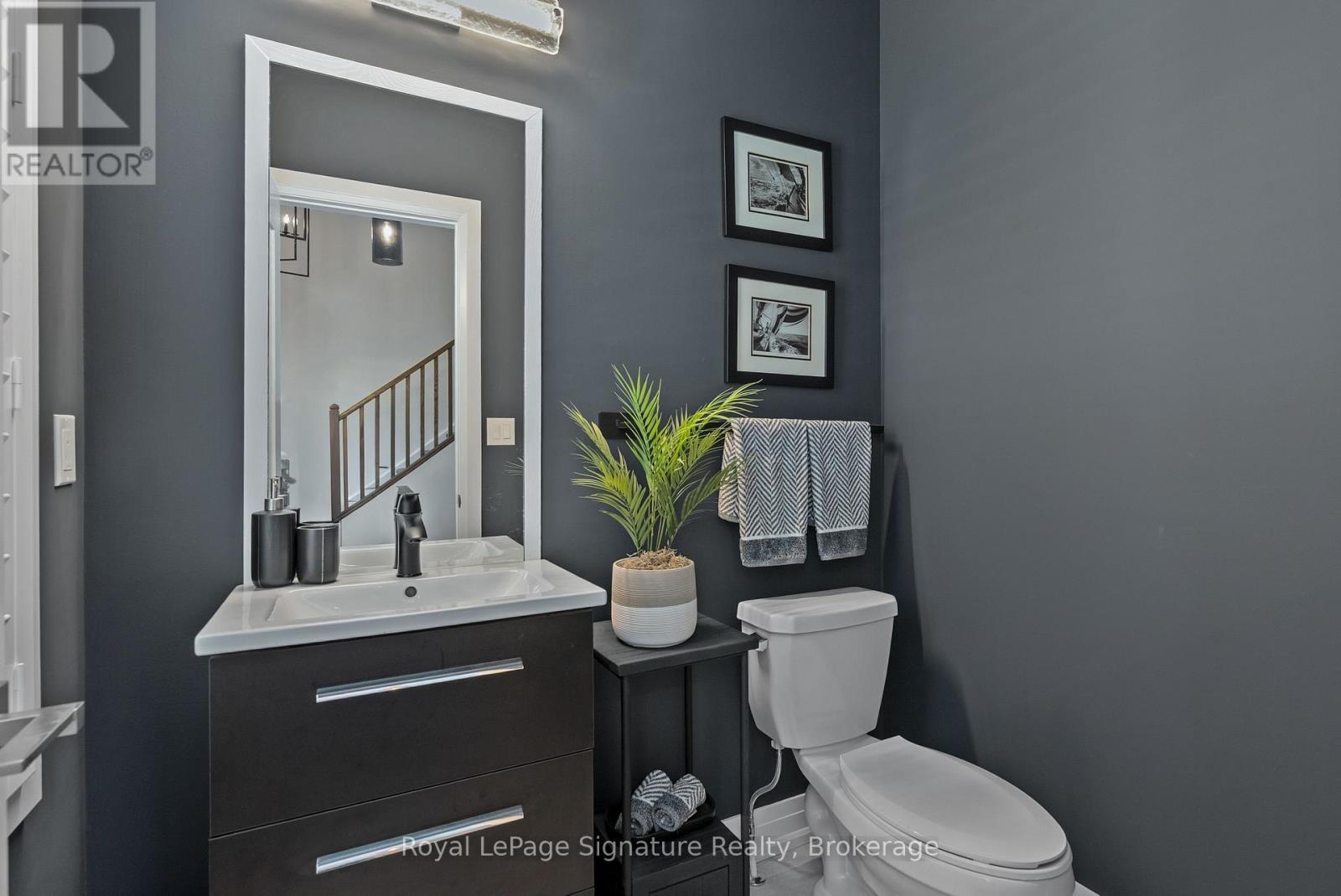 












104 CLIPPERS LANE

,
Blue Mountains,




Ontario
N0H2P0

