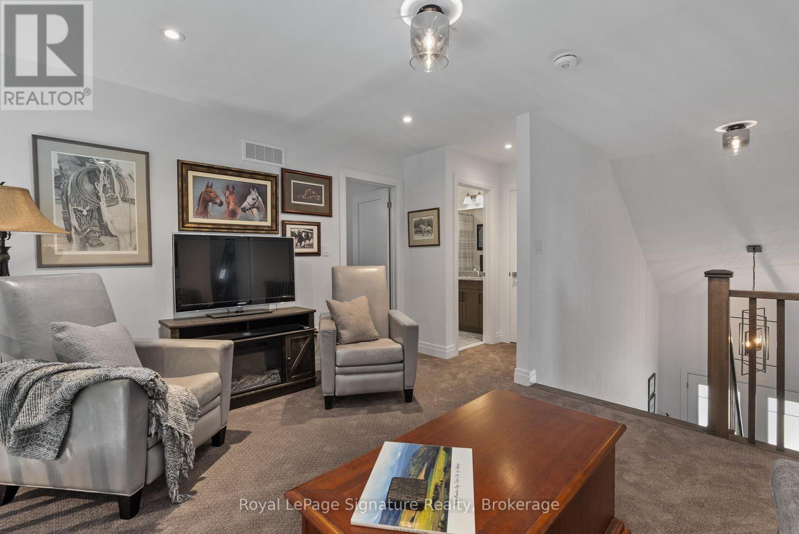 












104 CLIPPERS LANE

,
Blue Mountains,




Ontario
N0H2P0

