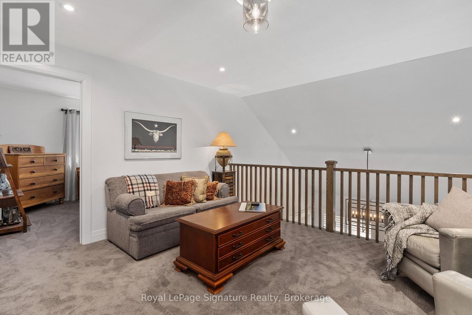 












104 CLIPPERS LANE

,
Blue Mountains,




Ontario
N0H2P0

