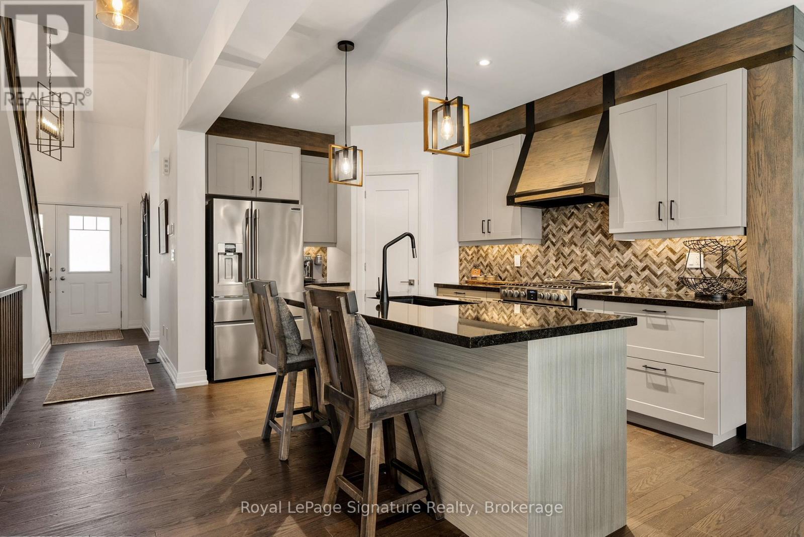 












104 CLIPPERS LANE

,
Blue Mountains,




Ontario
N0H2P0

