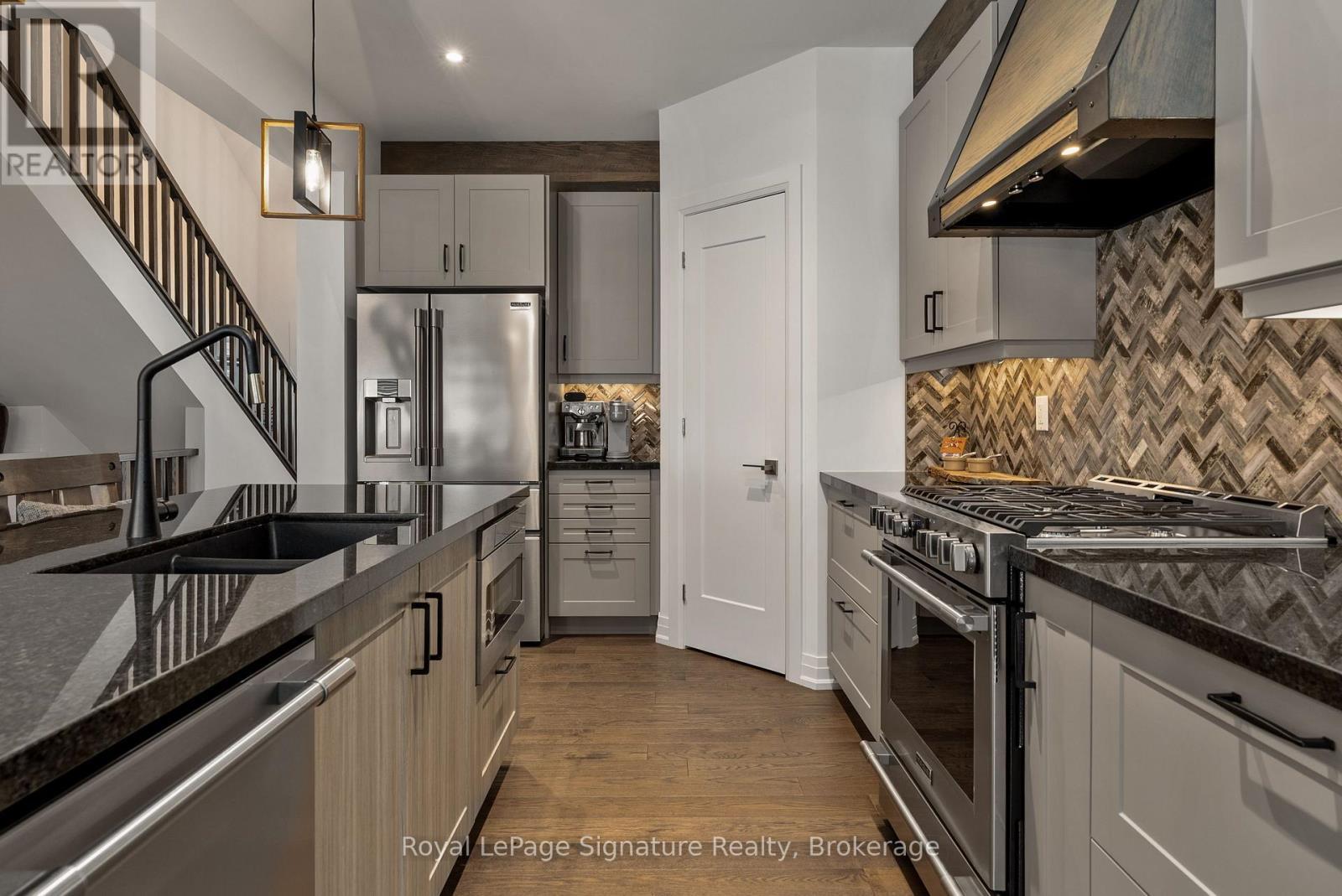 












104 CLIPPERS LANE

,
Blue Mountains,




Ontario
N0H2P0

