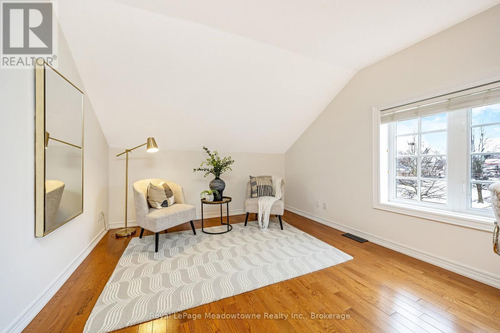 












49 MILL STREET

,
Milton (OM Old Milton),




Ontario
L9T1R7

