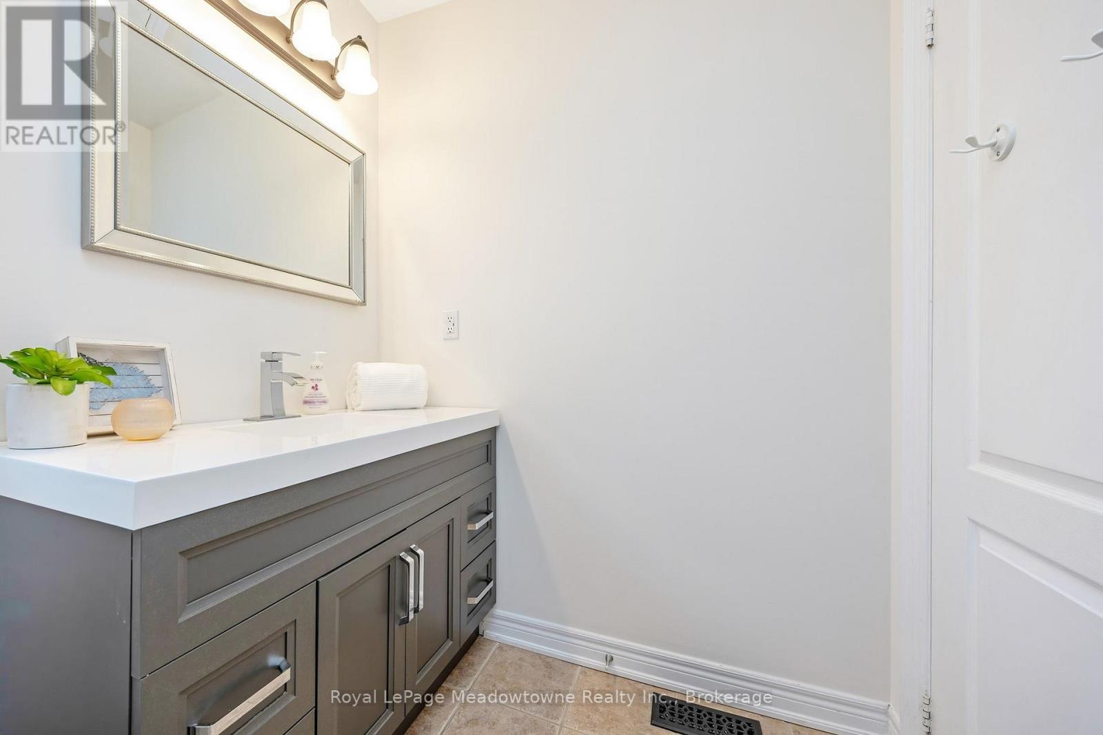 












49 MILL STREET

,
Milton (OM Old Milton),




Ontario
L9T1R7

