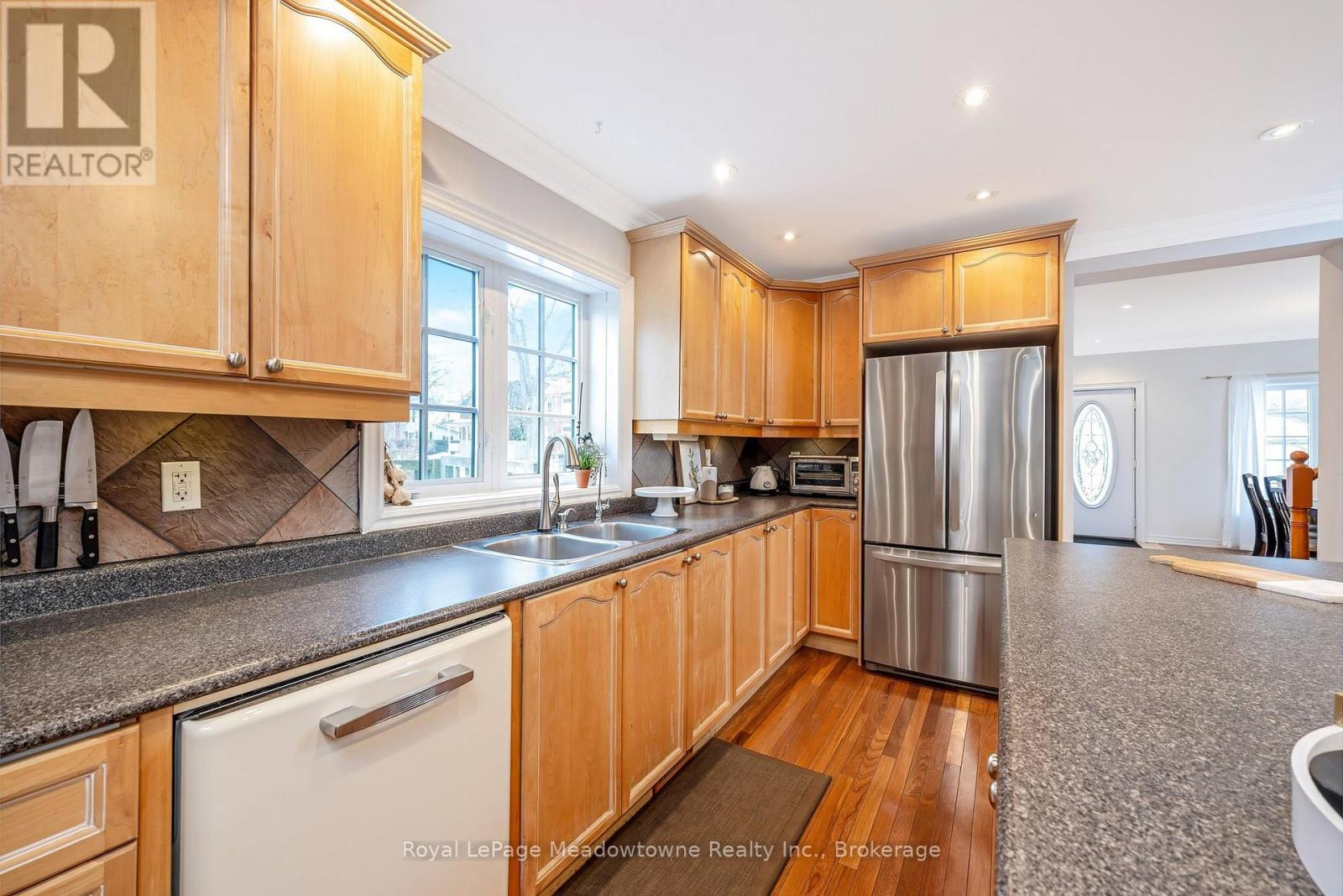 












49 MILL STREET

,
Milton (OM Old Milton),




Ontario
L9T1R7

