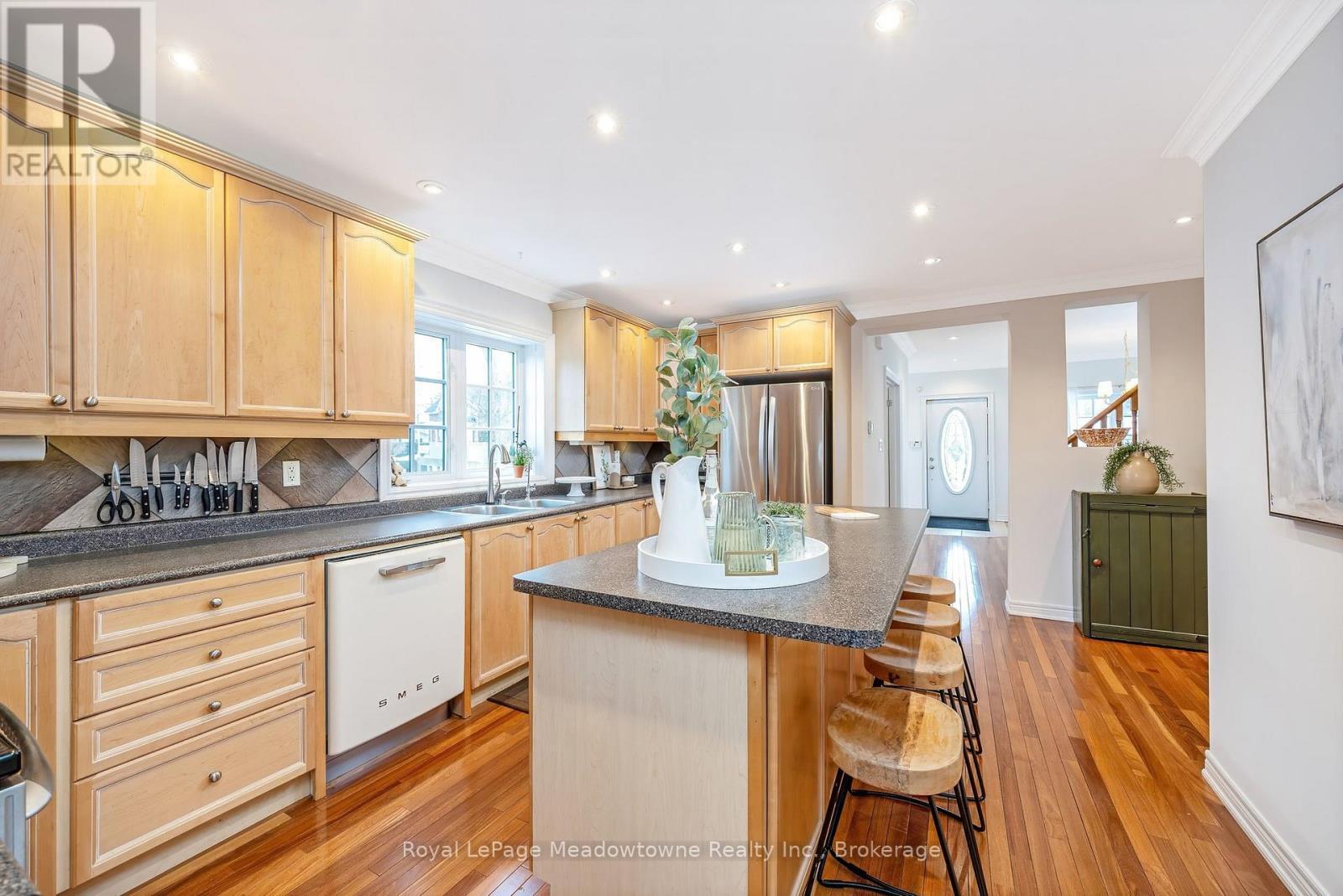 












49 MILL STREET

,
Milton (OM Old Milton),




Ontario
L9T1R7

