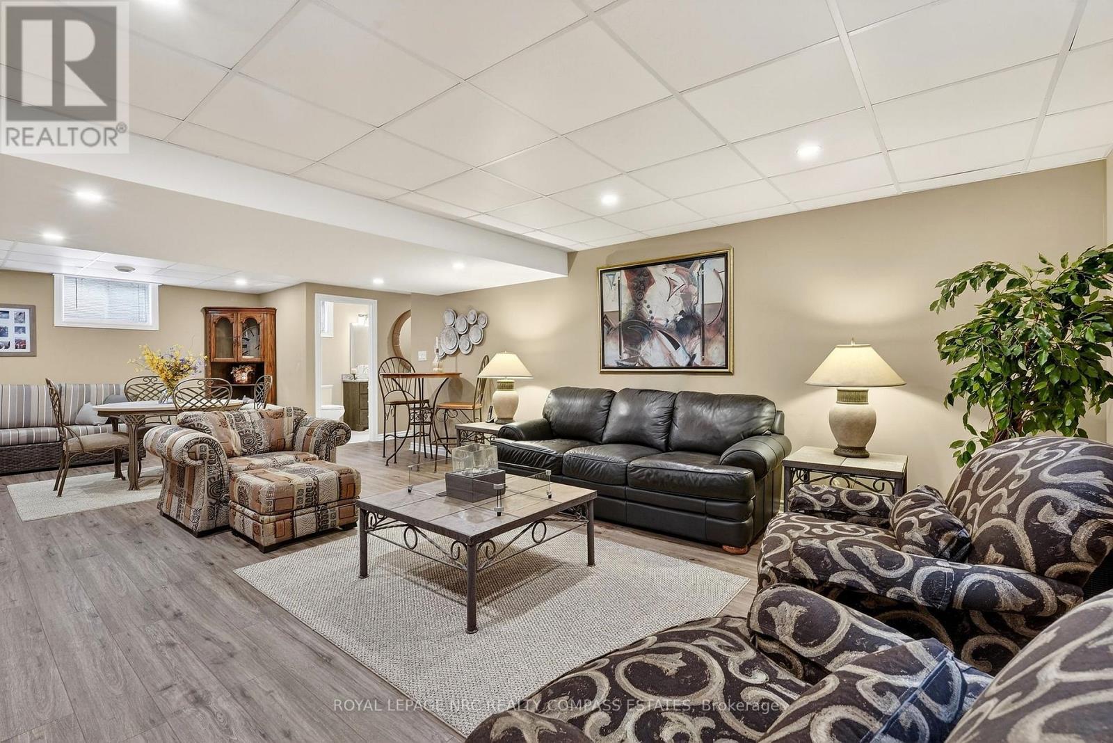












4776 VICTOR DRIVE

,
Niagara Falls (Morrison),




Ontario
L2E0B2

